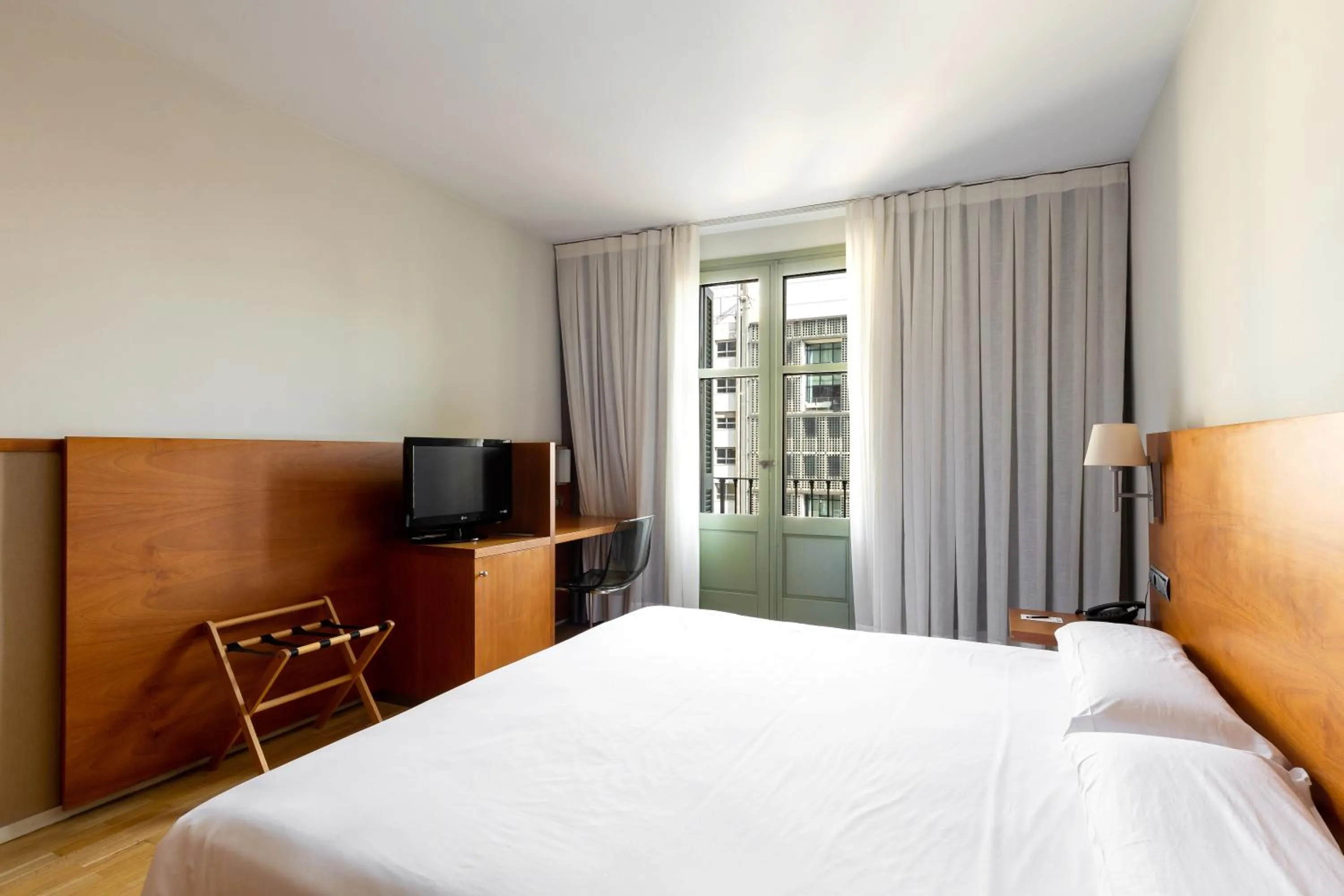 Photo of the whole room, Bed in Onix Rambla