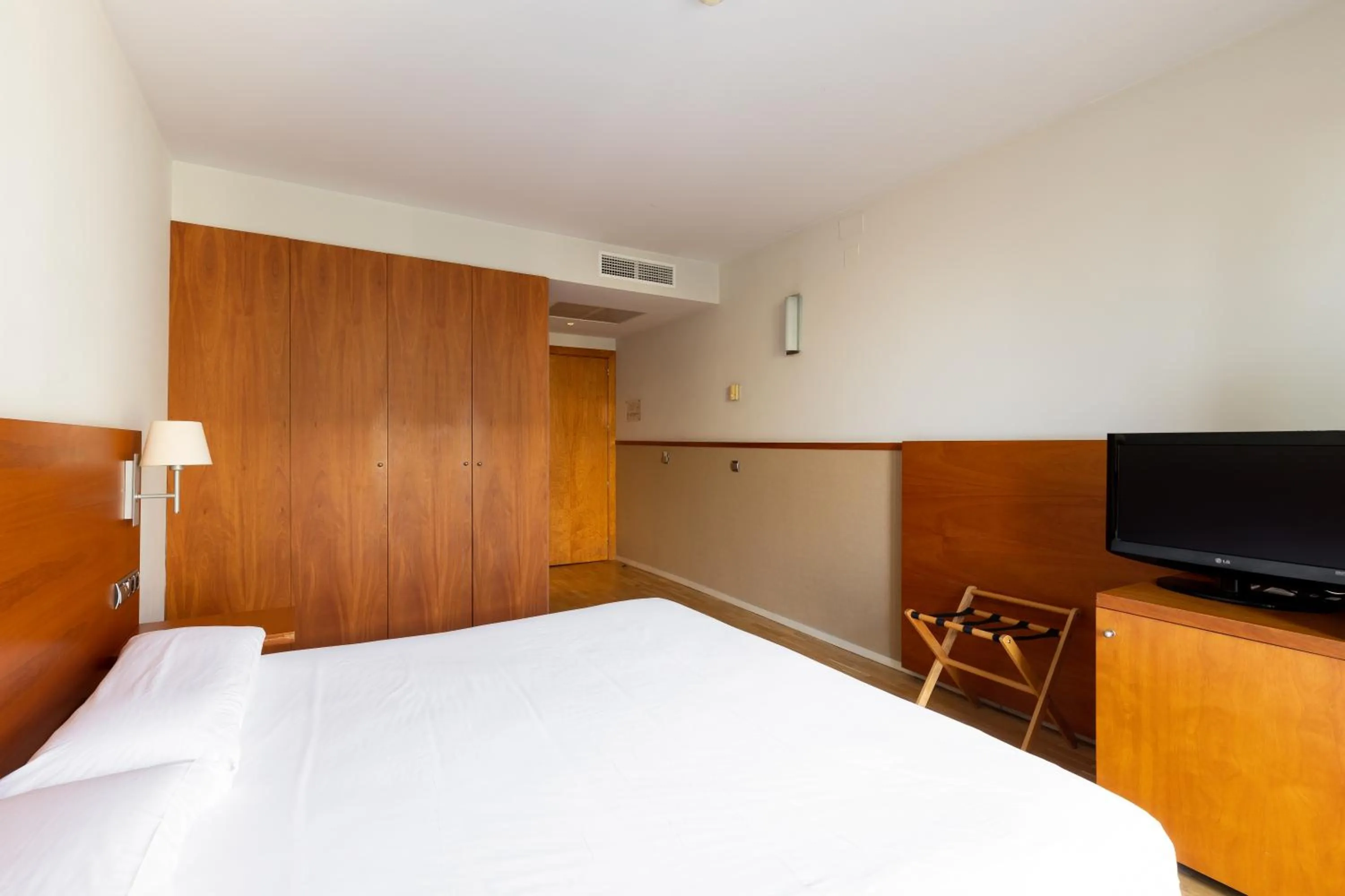 Photo of the whole room, Bed in Onix Rambla