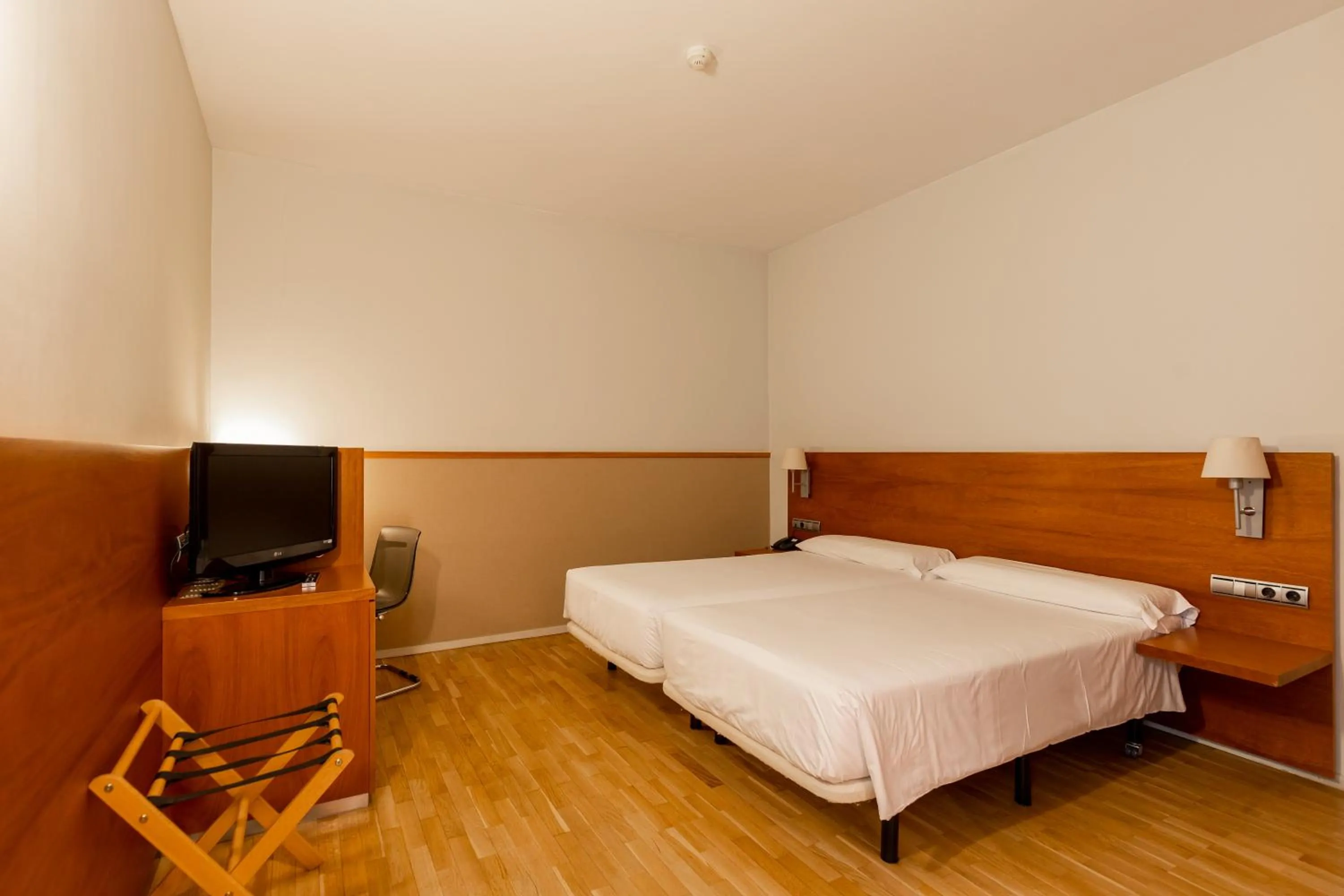 Photo of the whole room, Bed in Onix Rambla