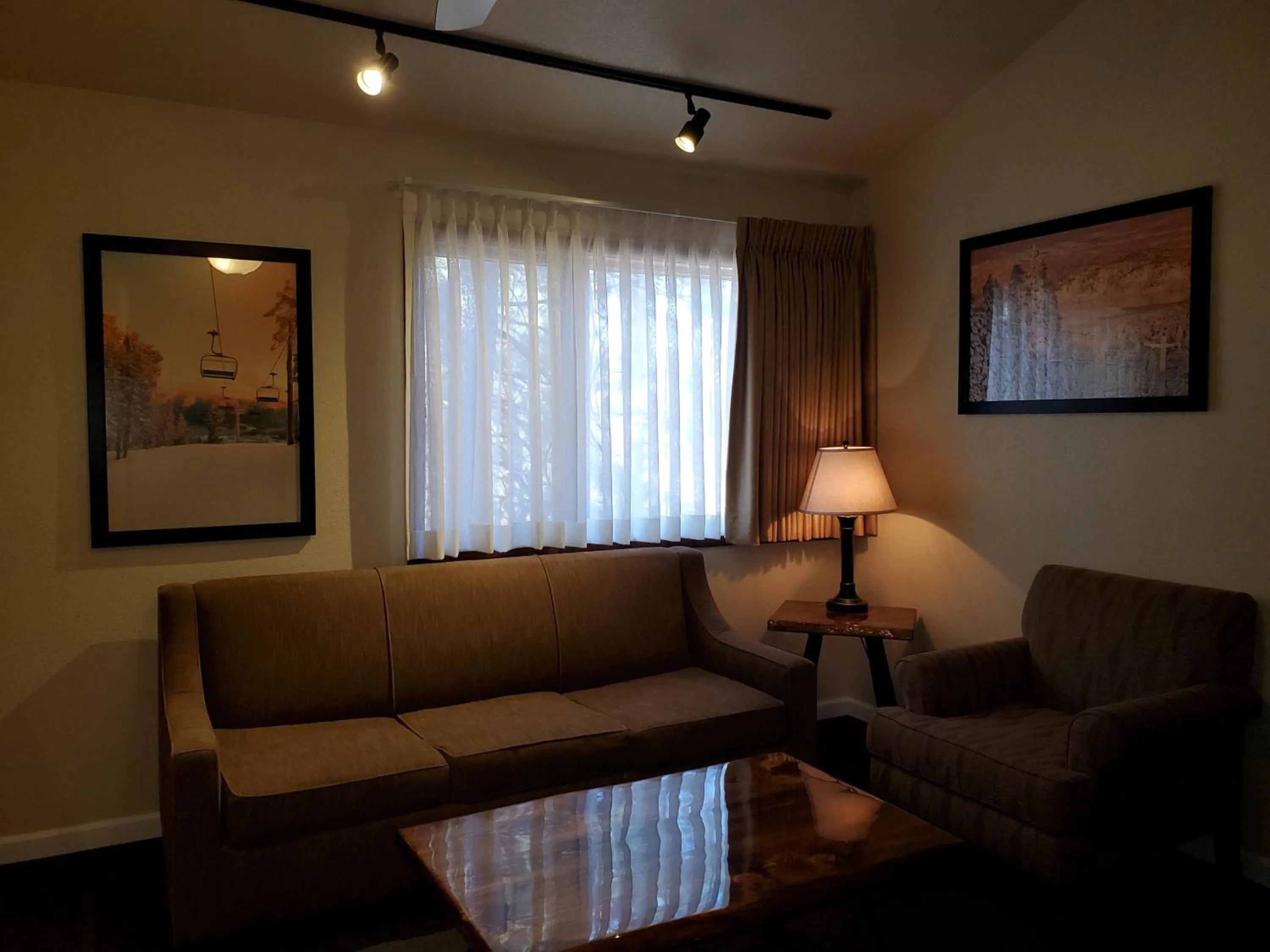 GetAways at Snow Lake Lodge