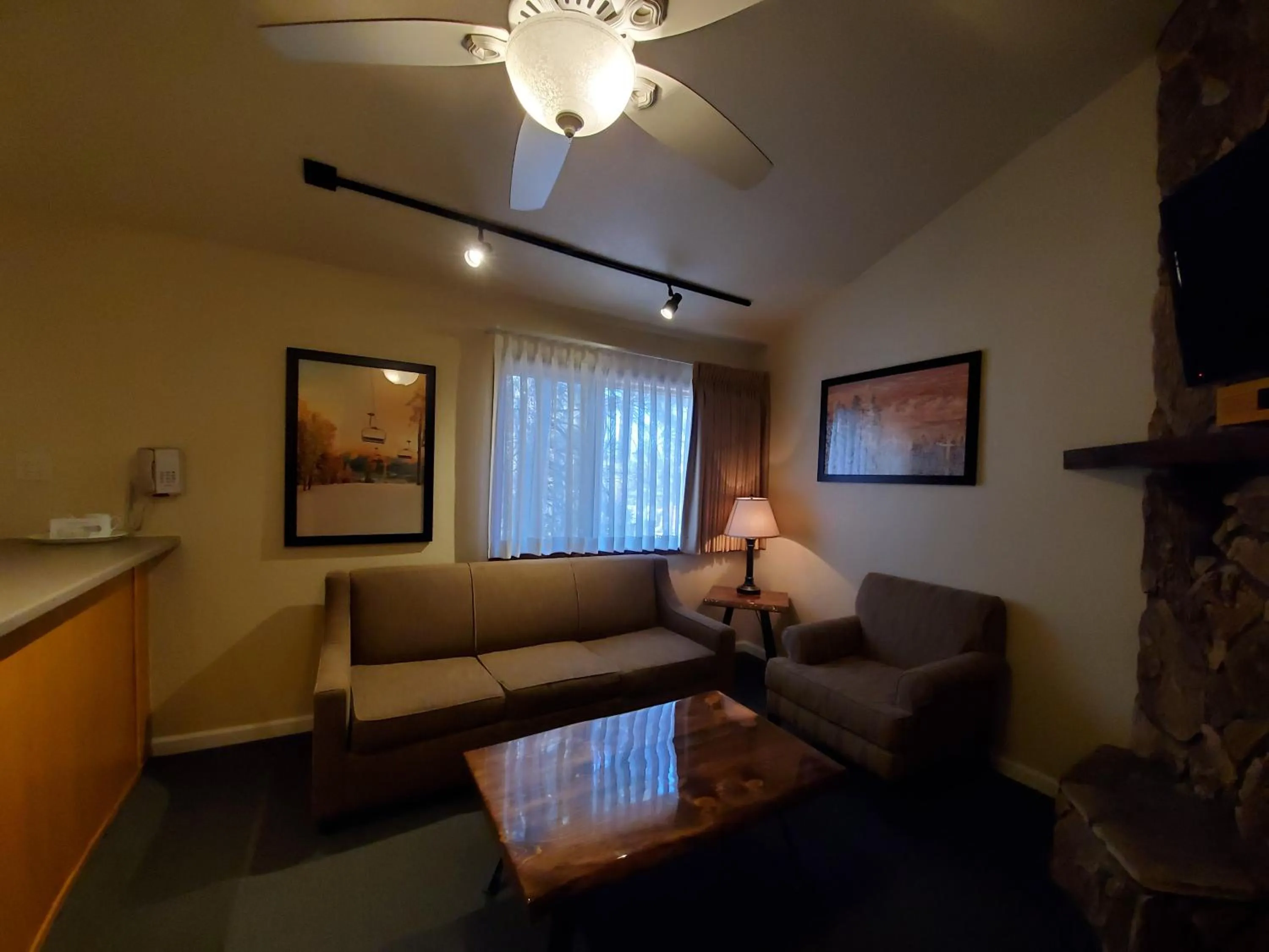 GetAways at Snow Lake Lodge