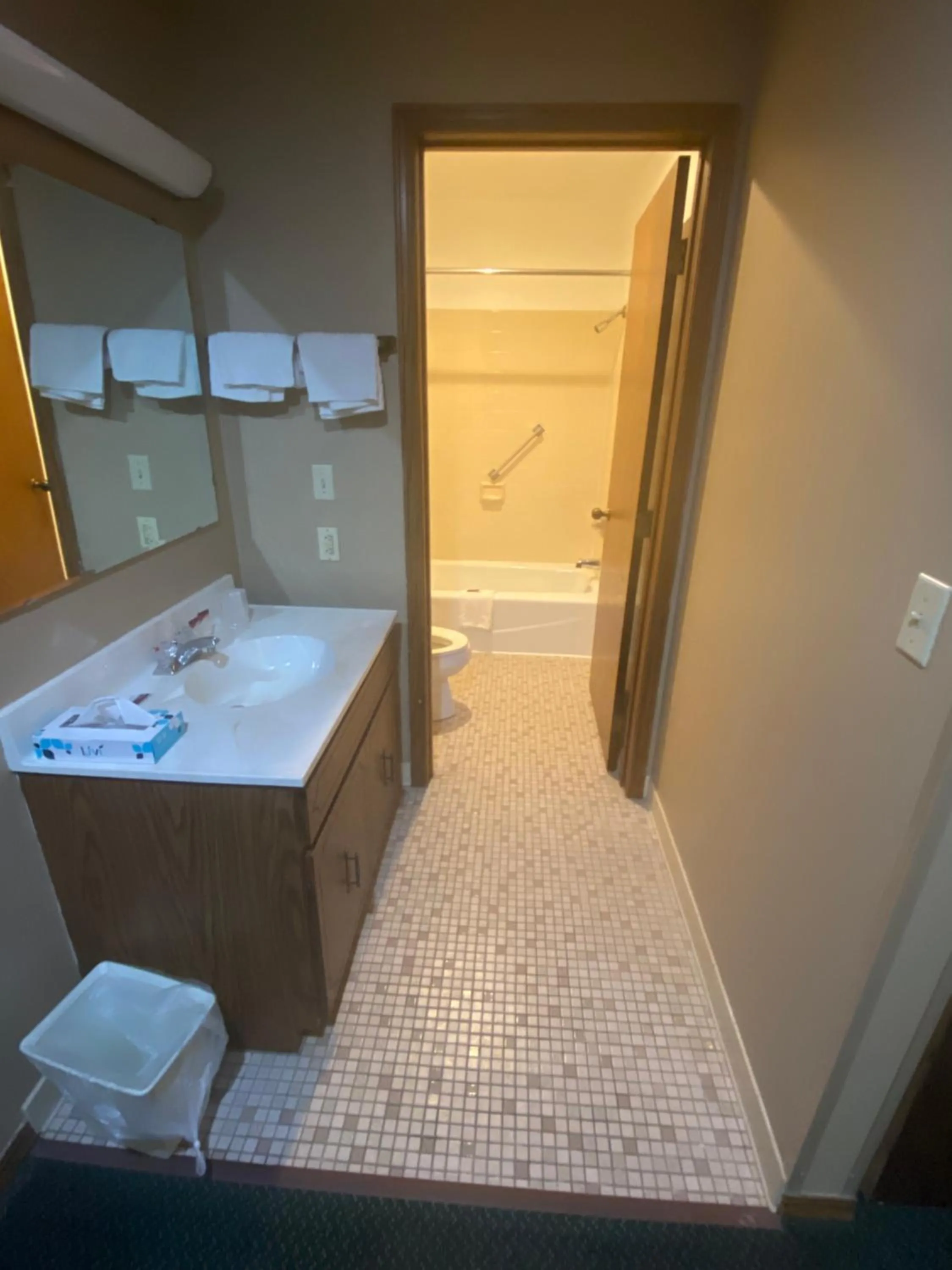 Bedroom in Colonial Inn