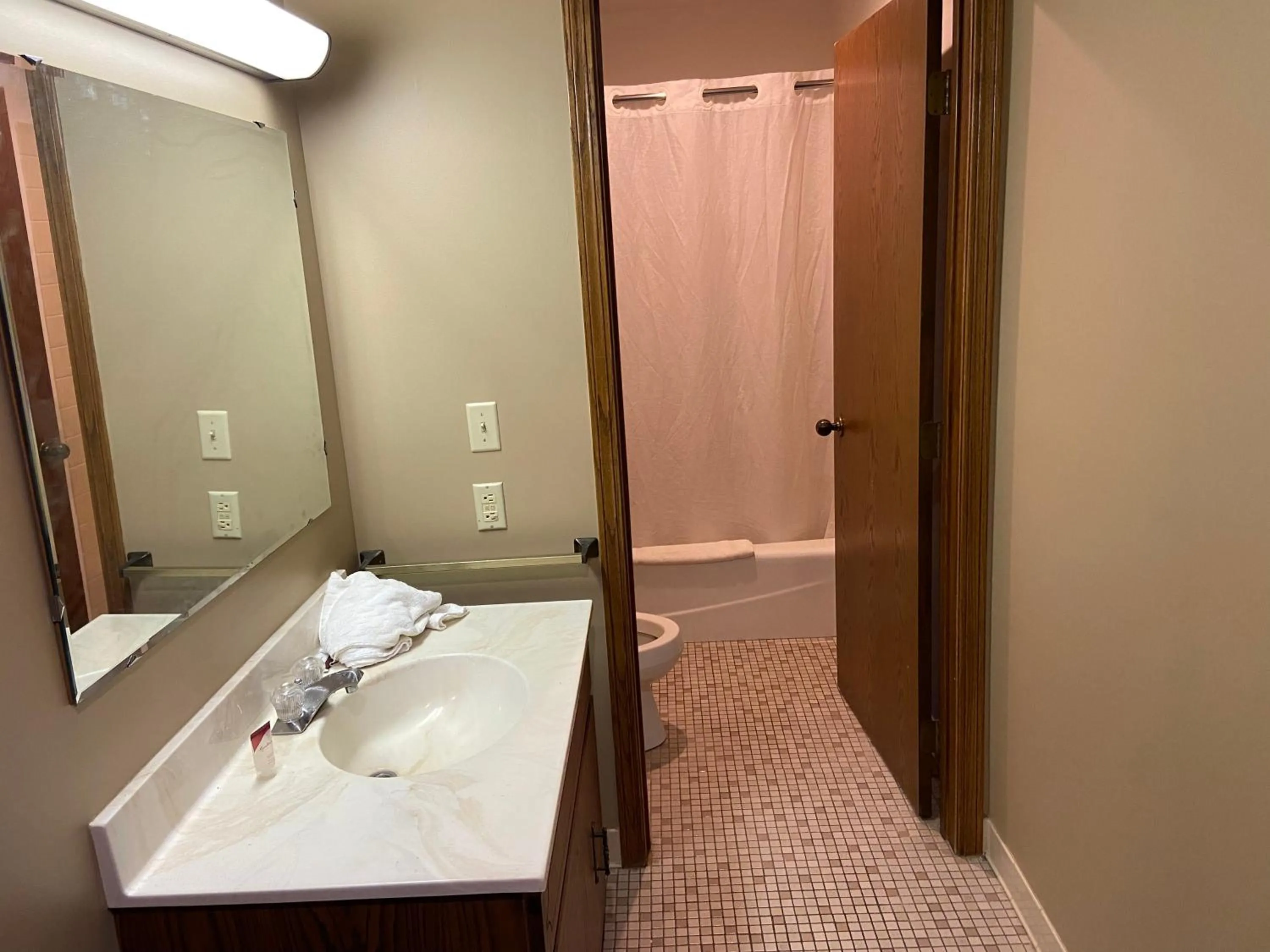 Bathroom in Colonial Inn