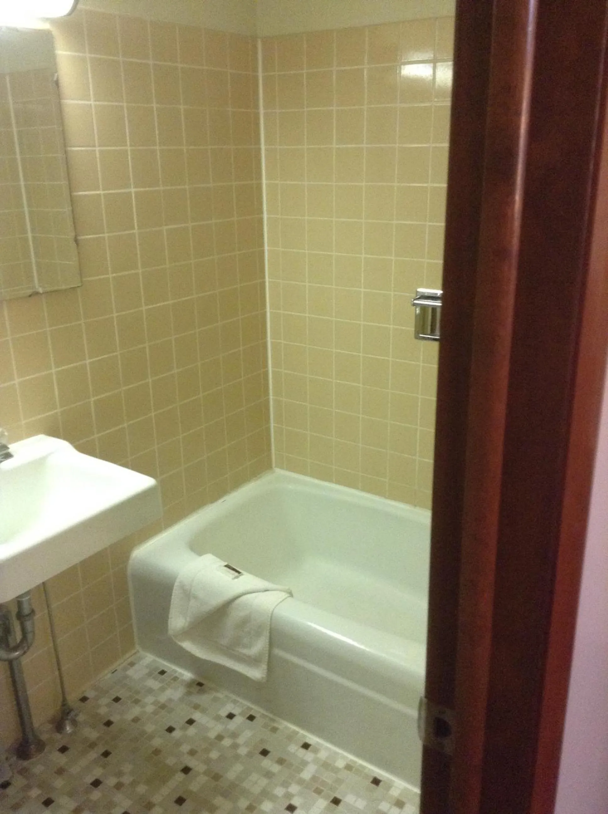 Bathroom in Colonial Inn