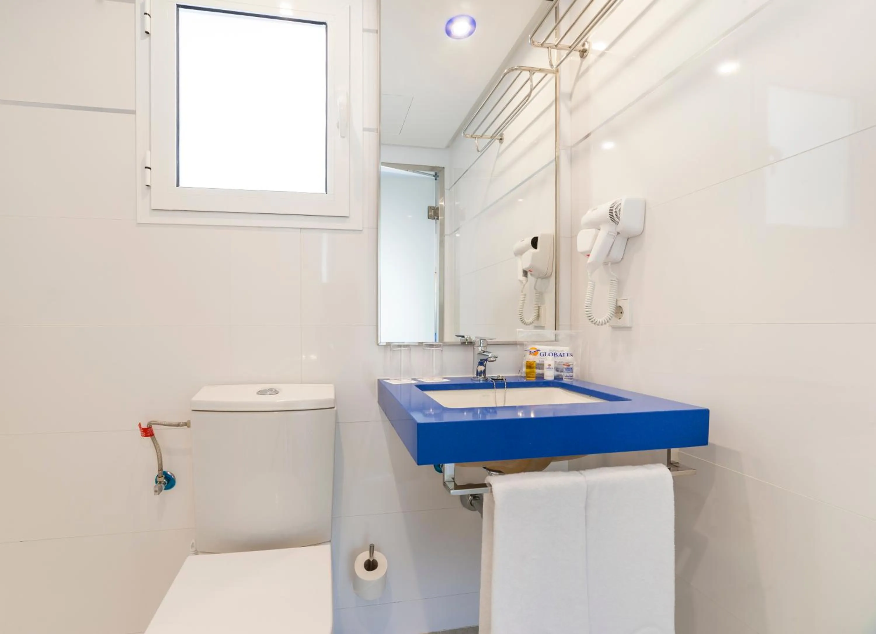 Bathroom in Globales Montemar