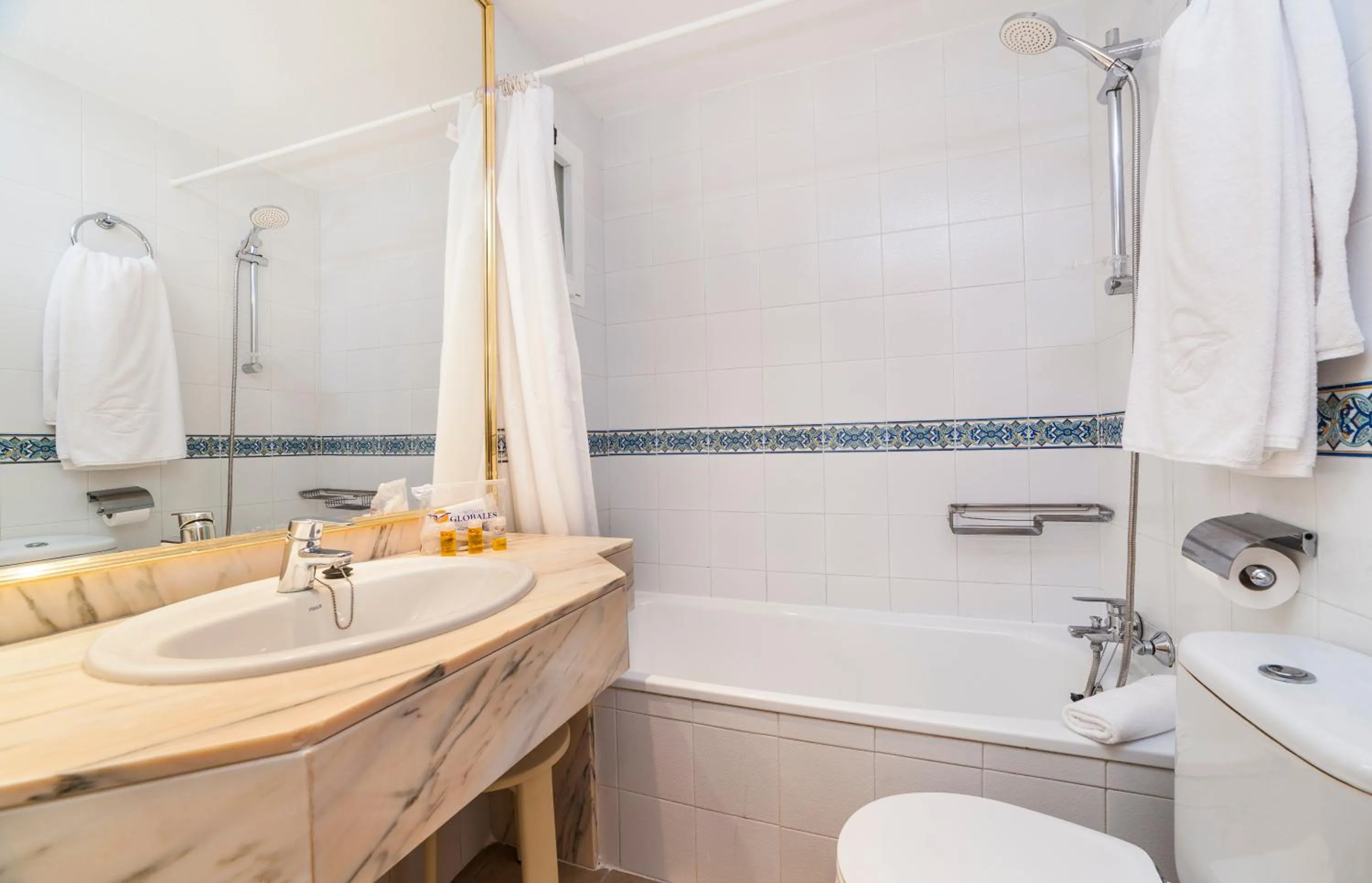 Bathroom in Globales Montemar