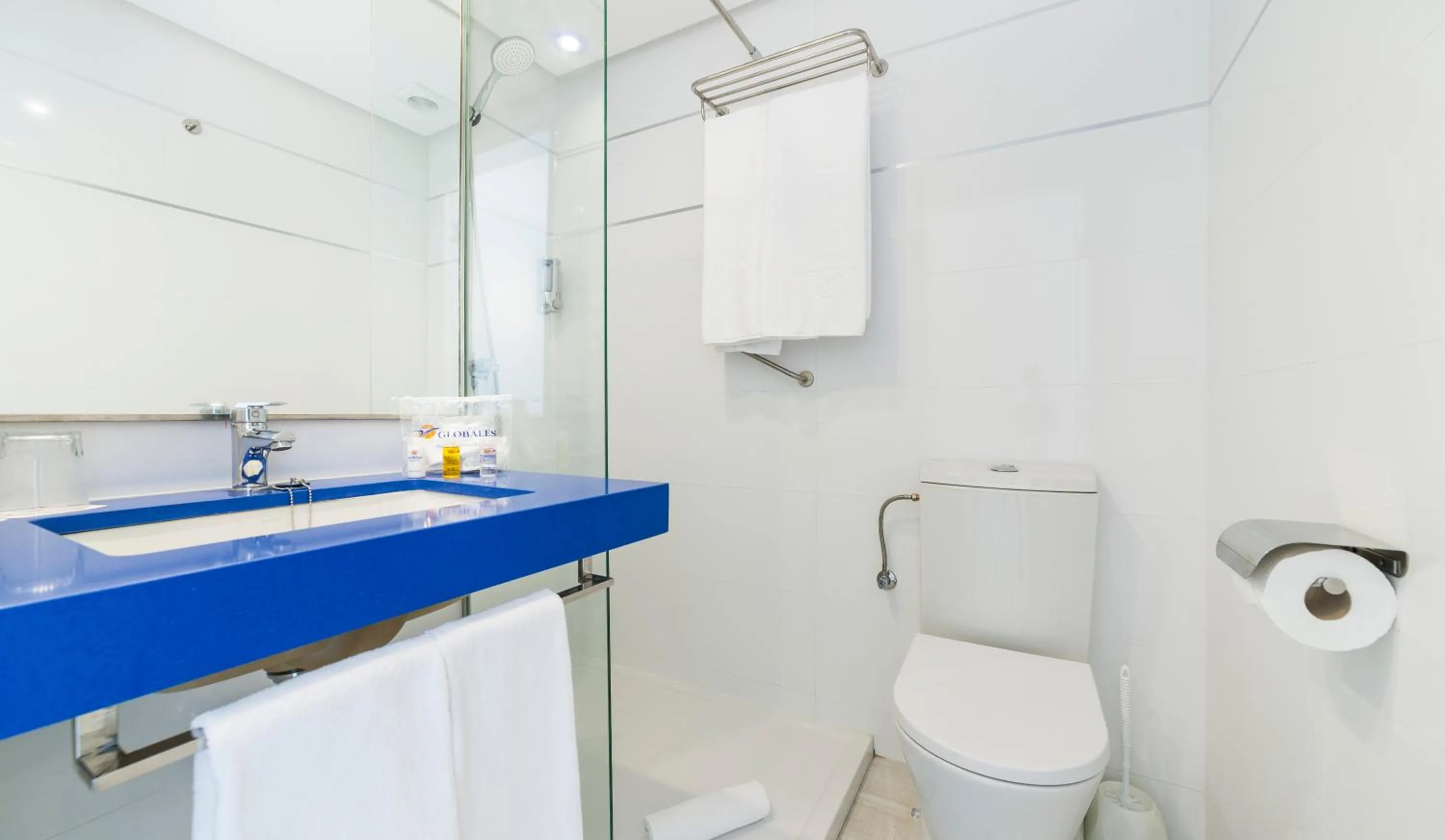 Bathroom in Globales Montemar