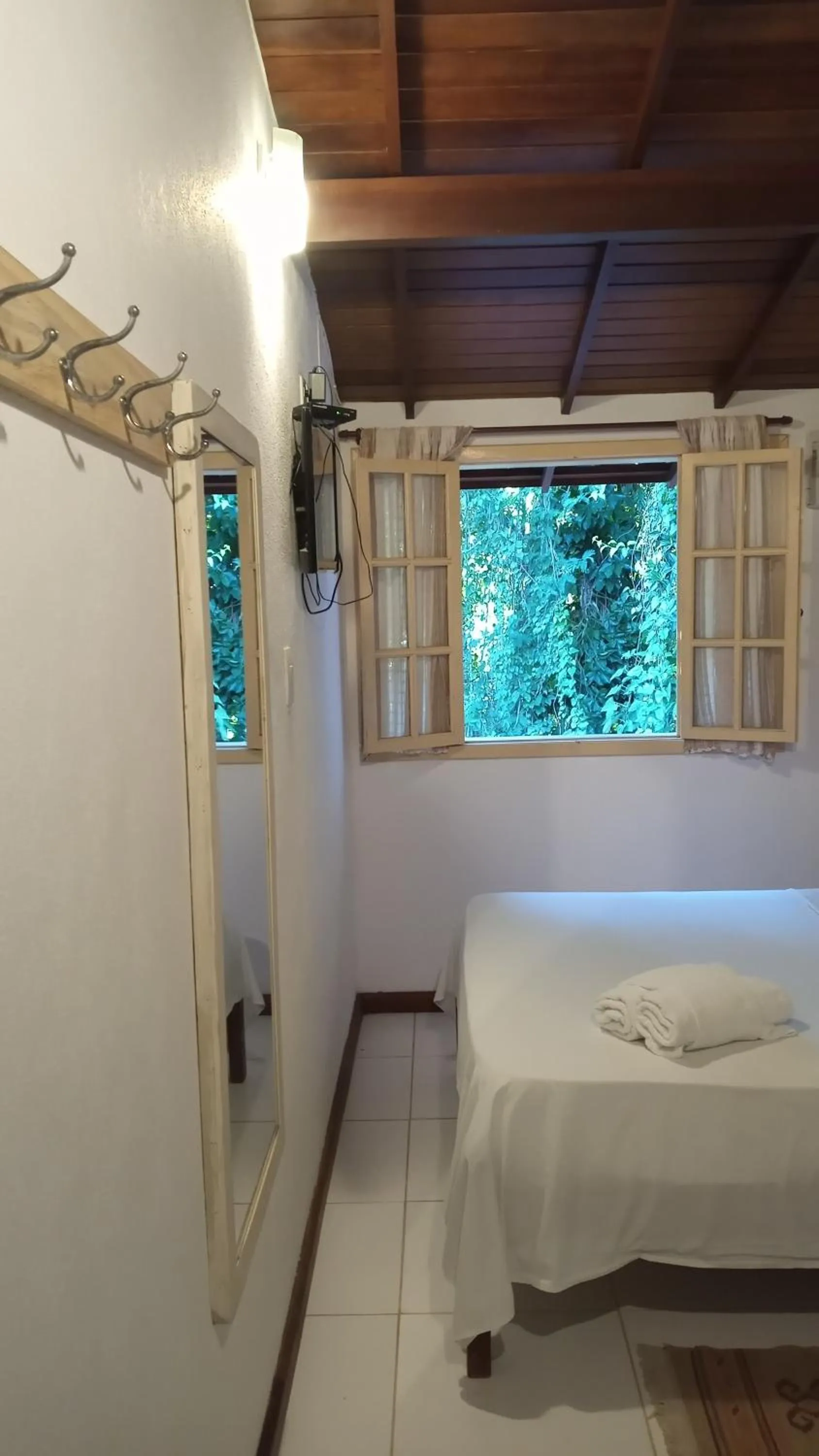 Photo of the whole room, Bed in Pitanga Ilha Grande