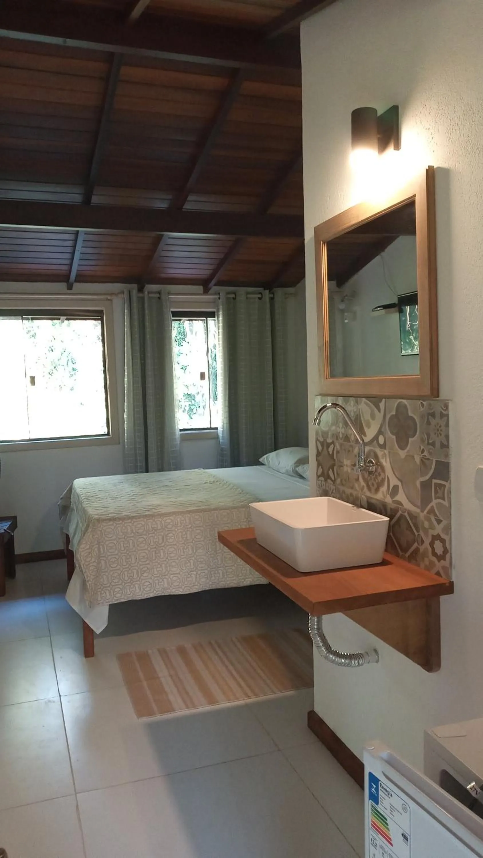 Photo of the whole room, Bed in Pitanga Ilha Grande