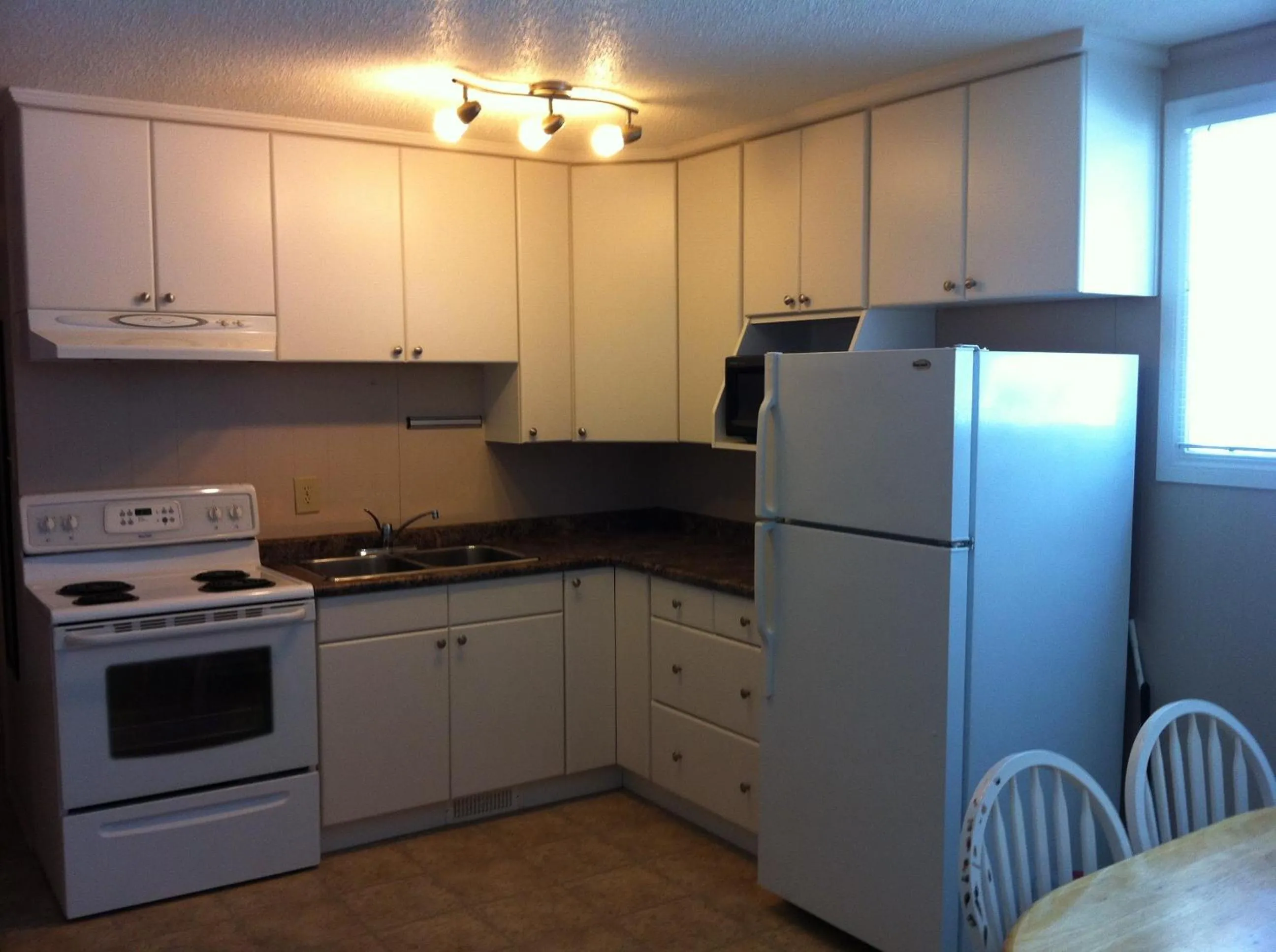 Kitchen or kitchenette in College Park Bed & Breakfast