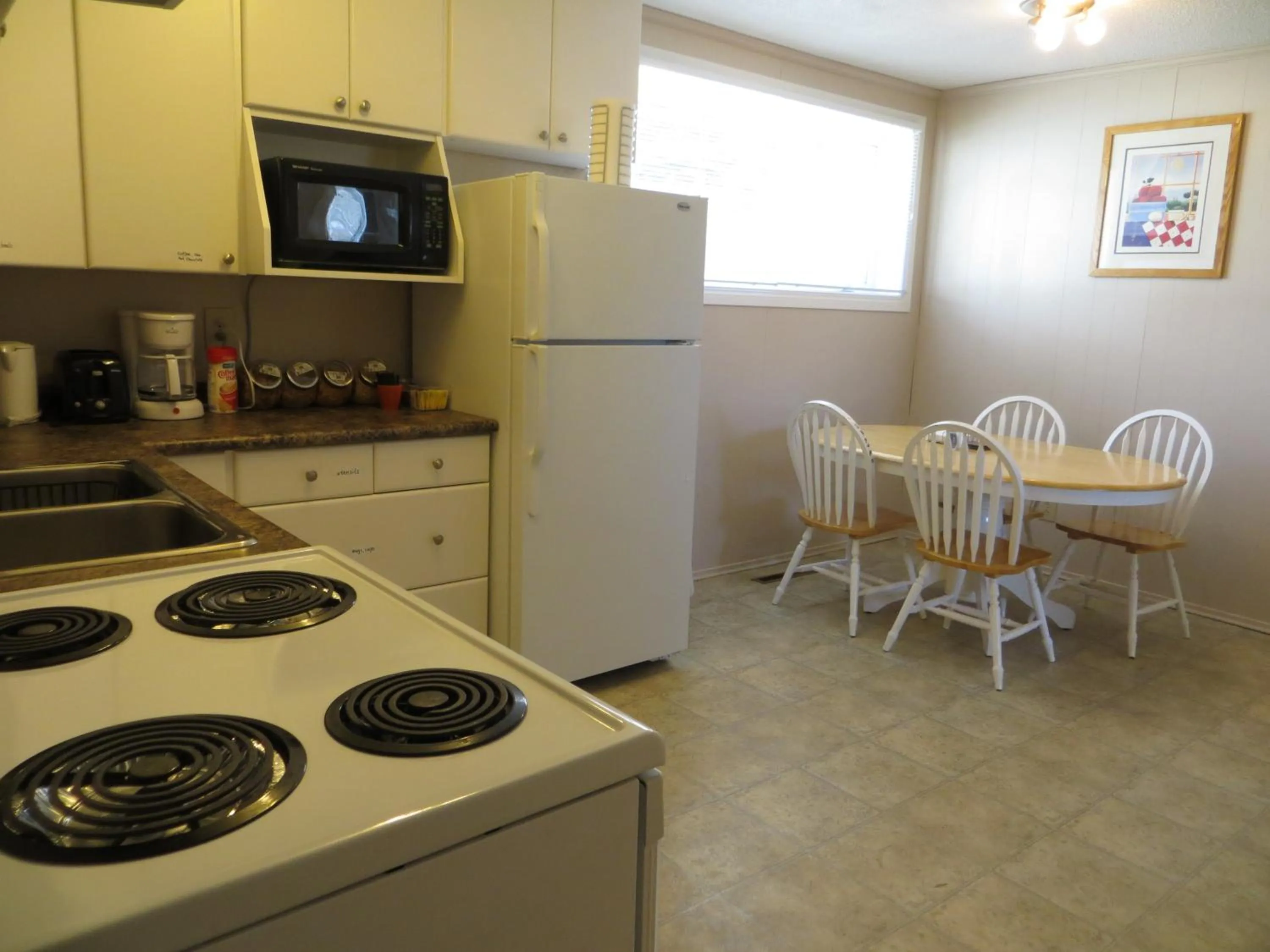Kitchen or kitchenette in College Park Bed & Breakfast