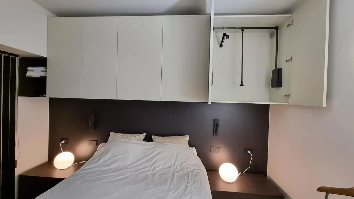 wardrobe, Bed in LagoC0C00N - Colazione - 300m stazione - 800m lago