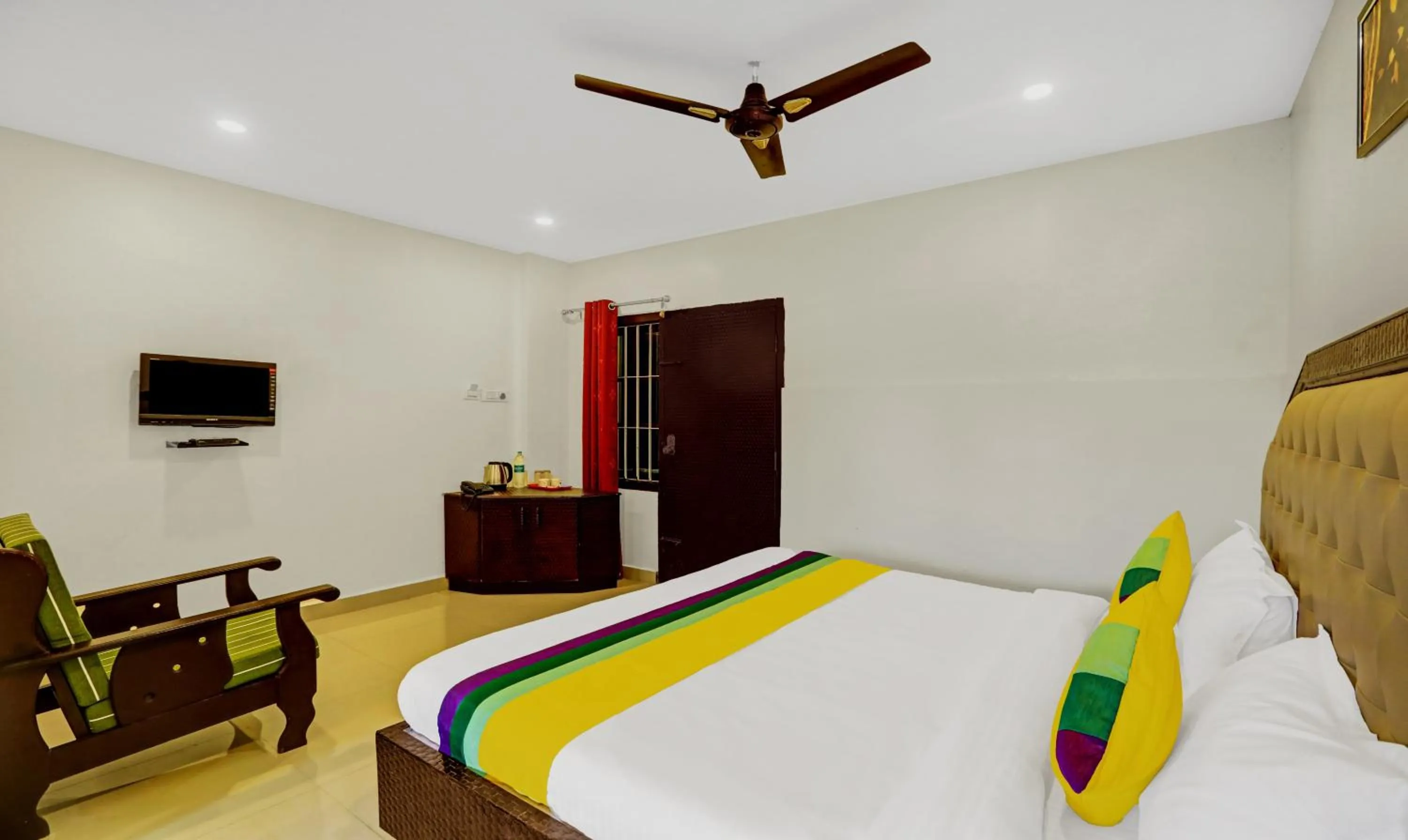 Bedroom, Bed in Itsy Hotels Regalia Grand, 500 Mtrs From Madikeri Fort