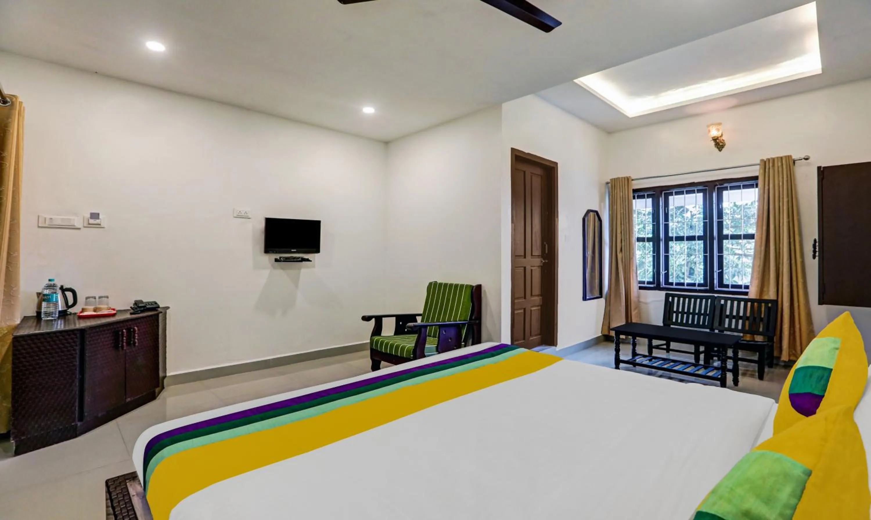 Bedroom, Bed in Itsy Hotels Regalia Grand, 500 Mtrs From Madikeri Fort