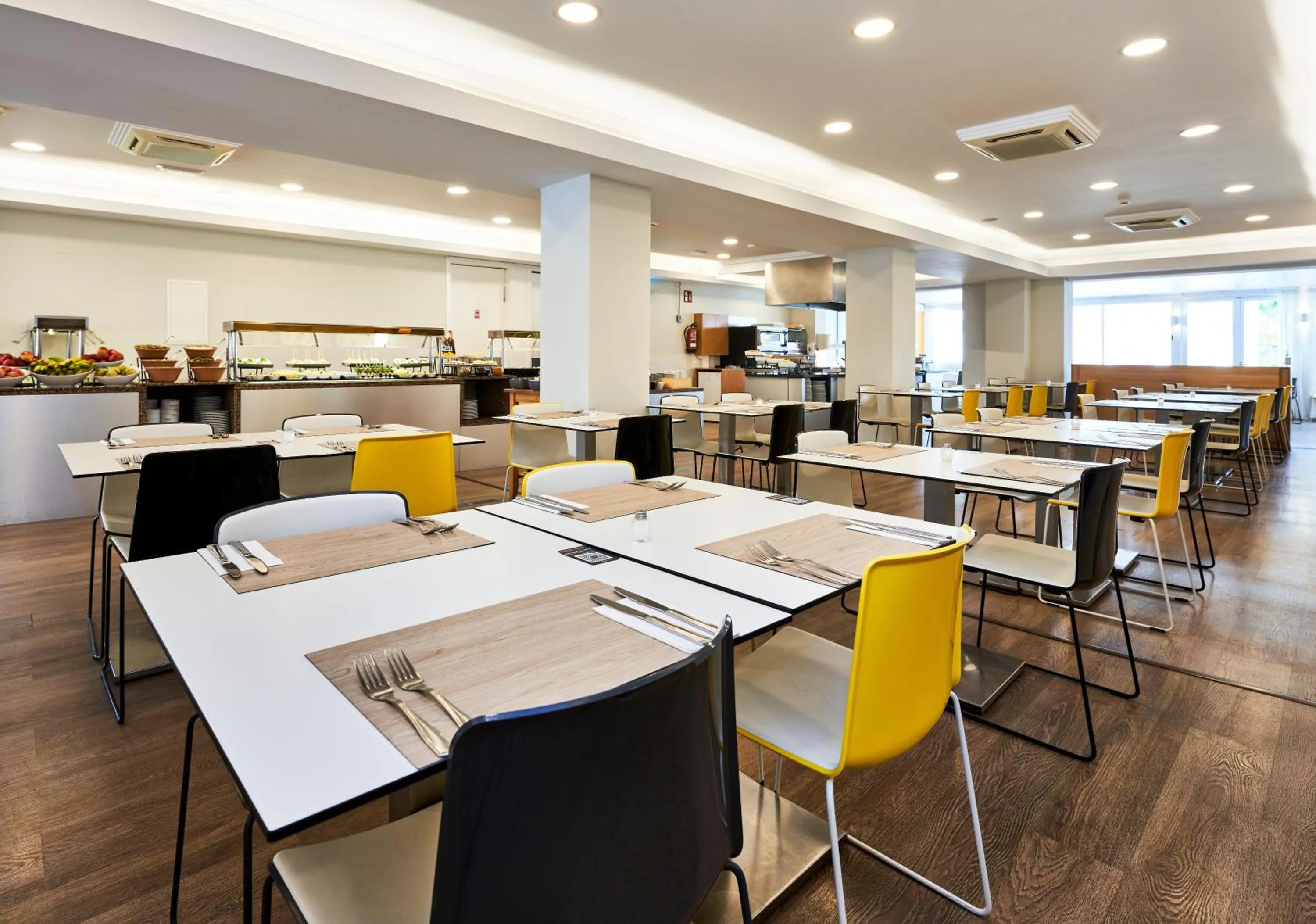 Dining area in Globales Los Delfines