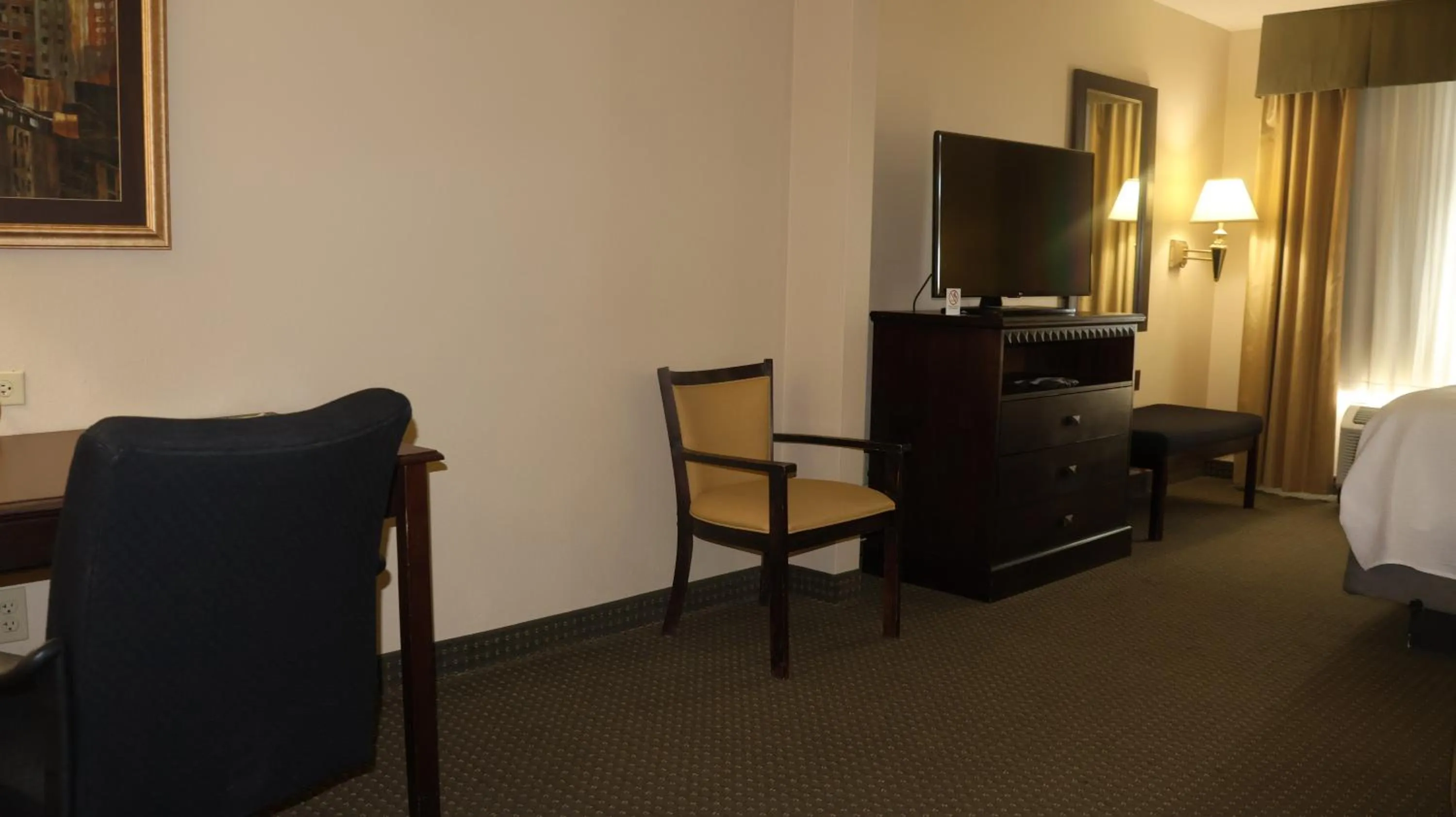 TV and multimedia, Bed in Wingate by Wyndham Peoria - Complimentary Area Shuttle