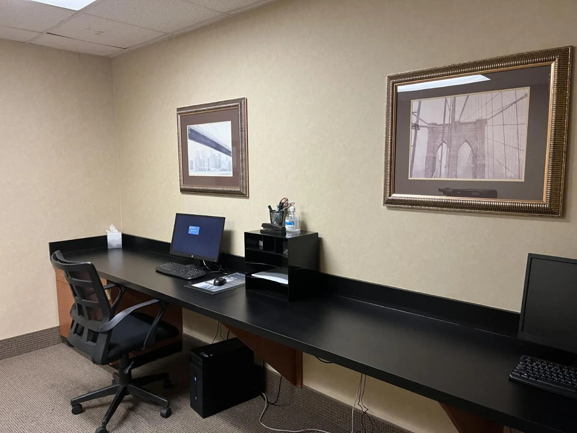 Wingate by Wyndham Peoria - Complimentary Area Shuttle