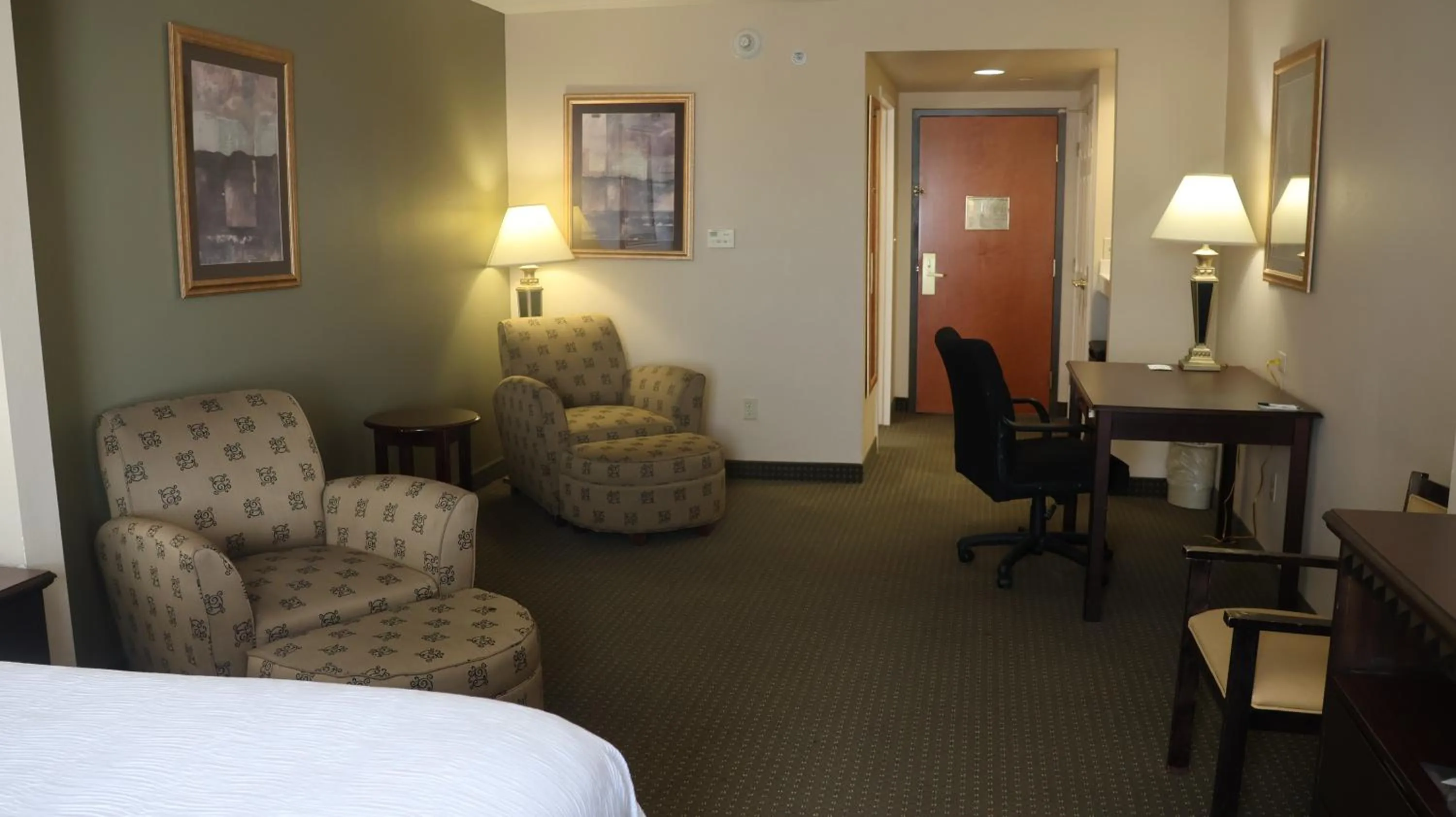 Photo of the whole room in Wingate by Wyndham Peoria - Complimentary Area Shuttle