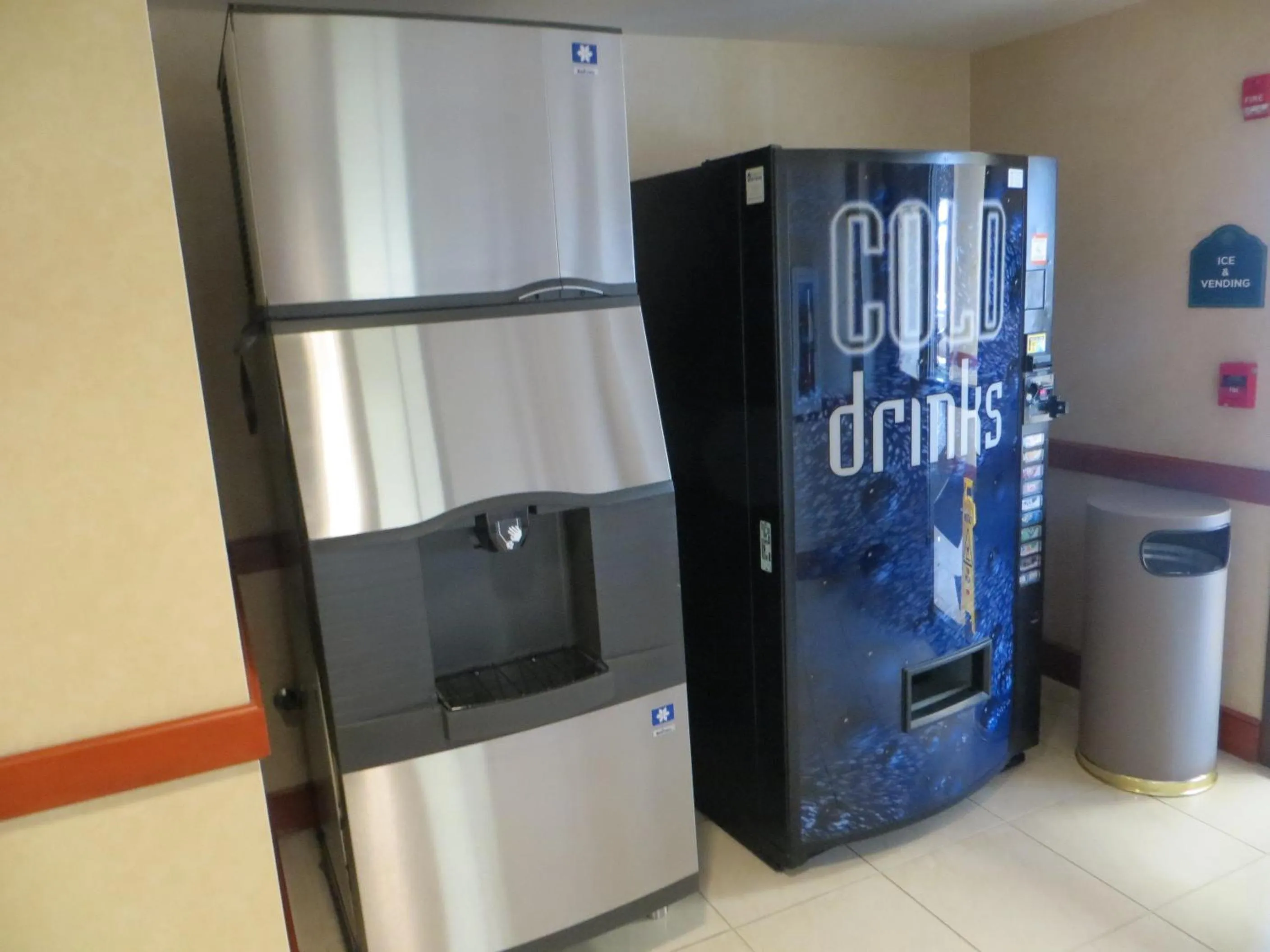 vending machine in Wingate by Wyndham Peoria - Complimentary Area Shuttle