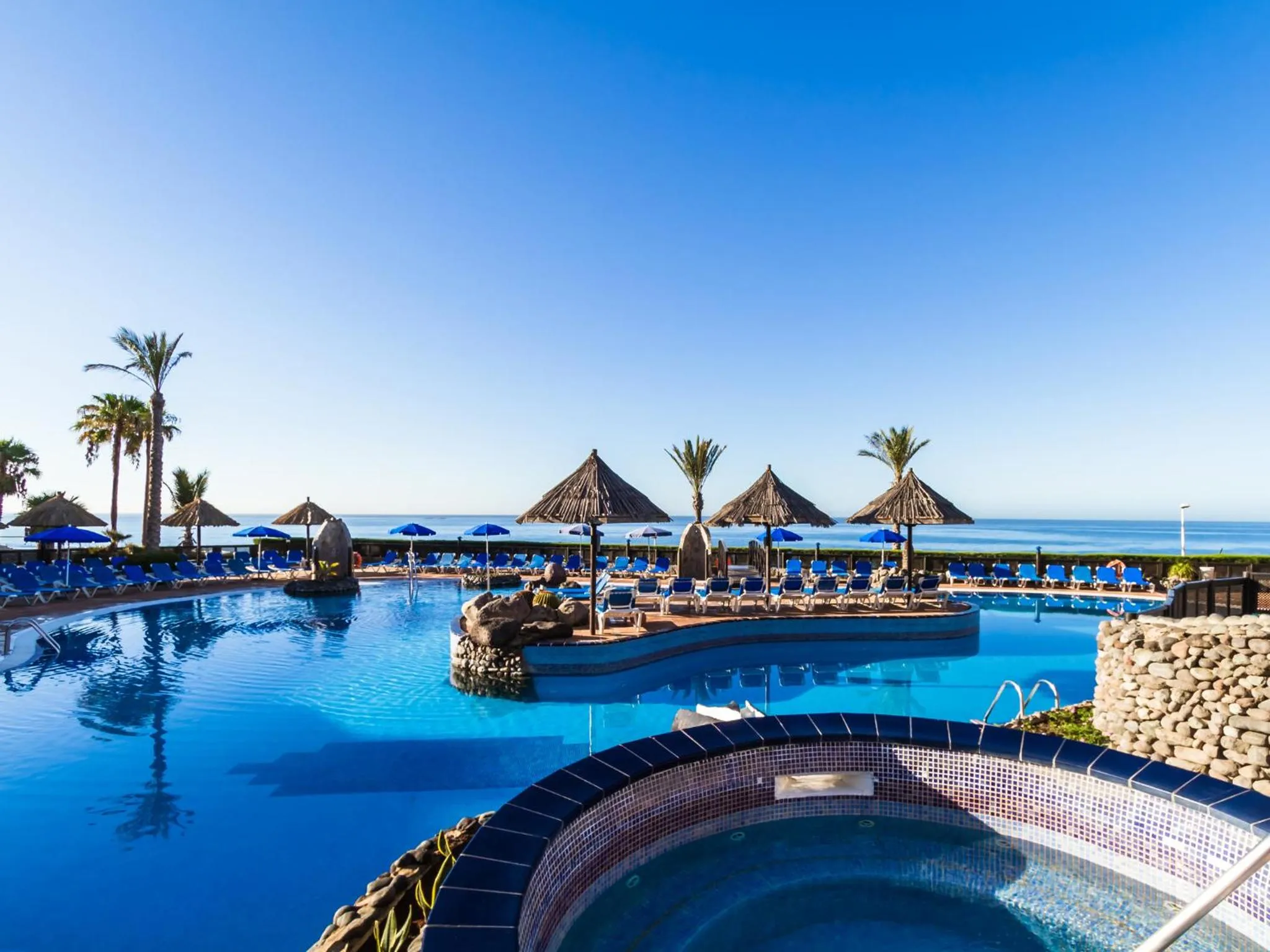 Swimming pool in Apartamentos BlueBay Beach Club