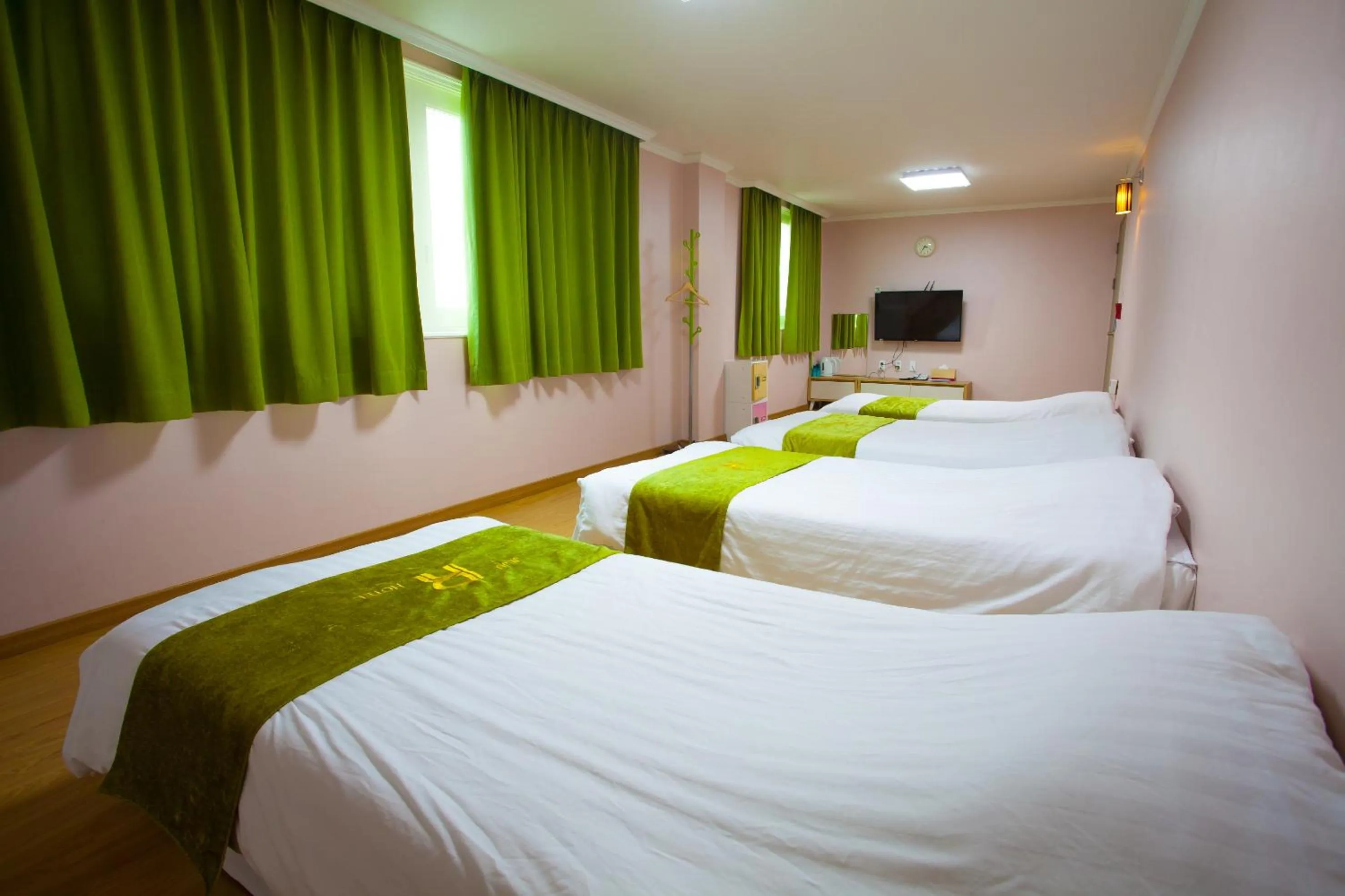 Photo of the whole room, Bed in Jeju R Hotel & Guesthouse
