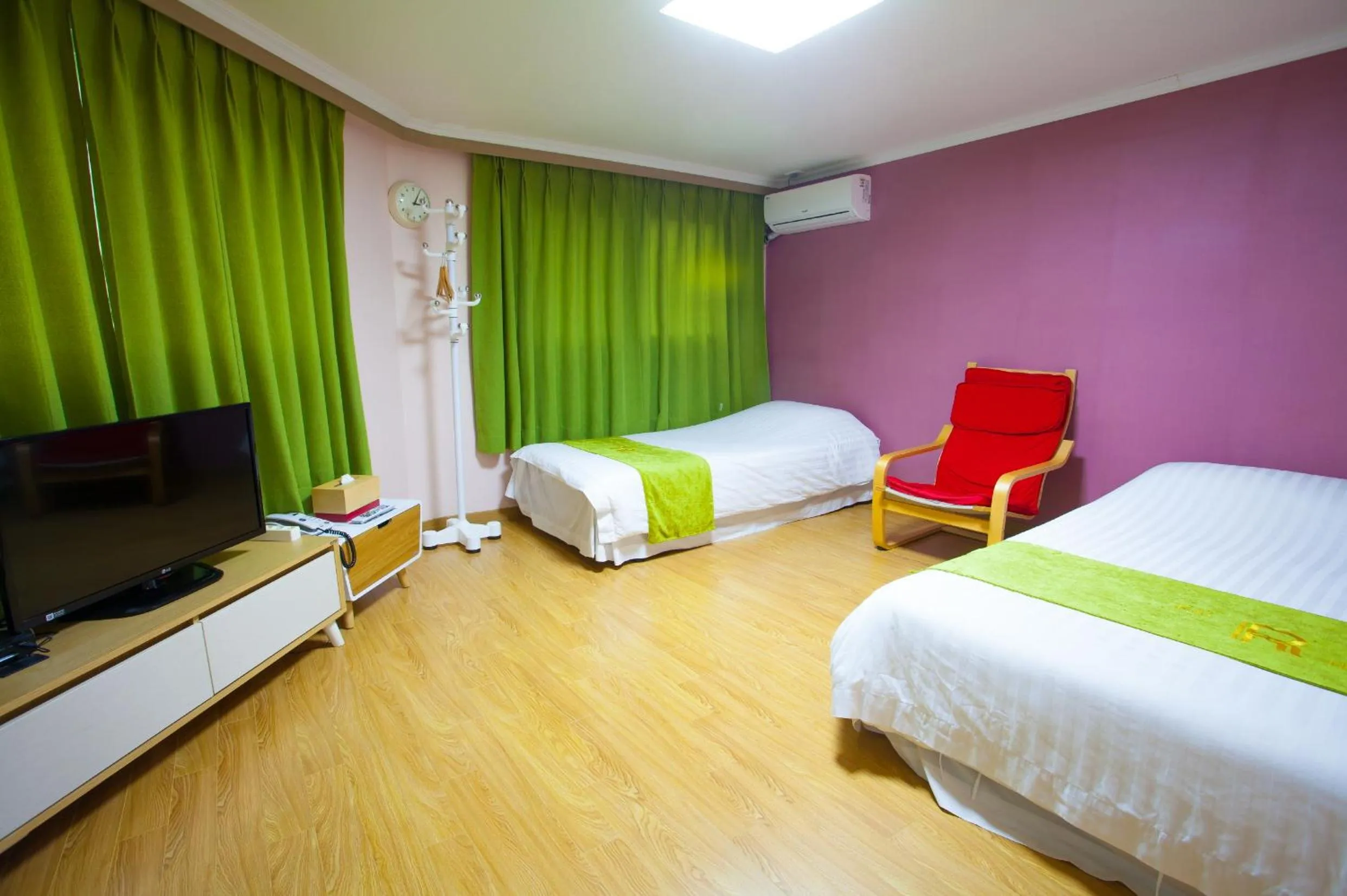 Photo of the whole room, Bed in Jeju R Hotel & Guesthouse