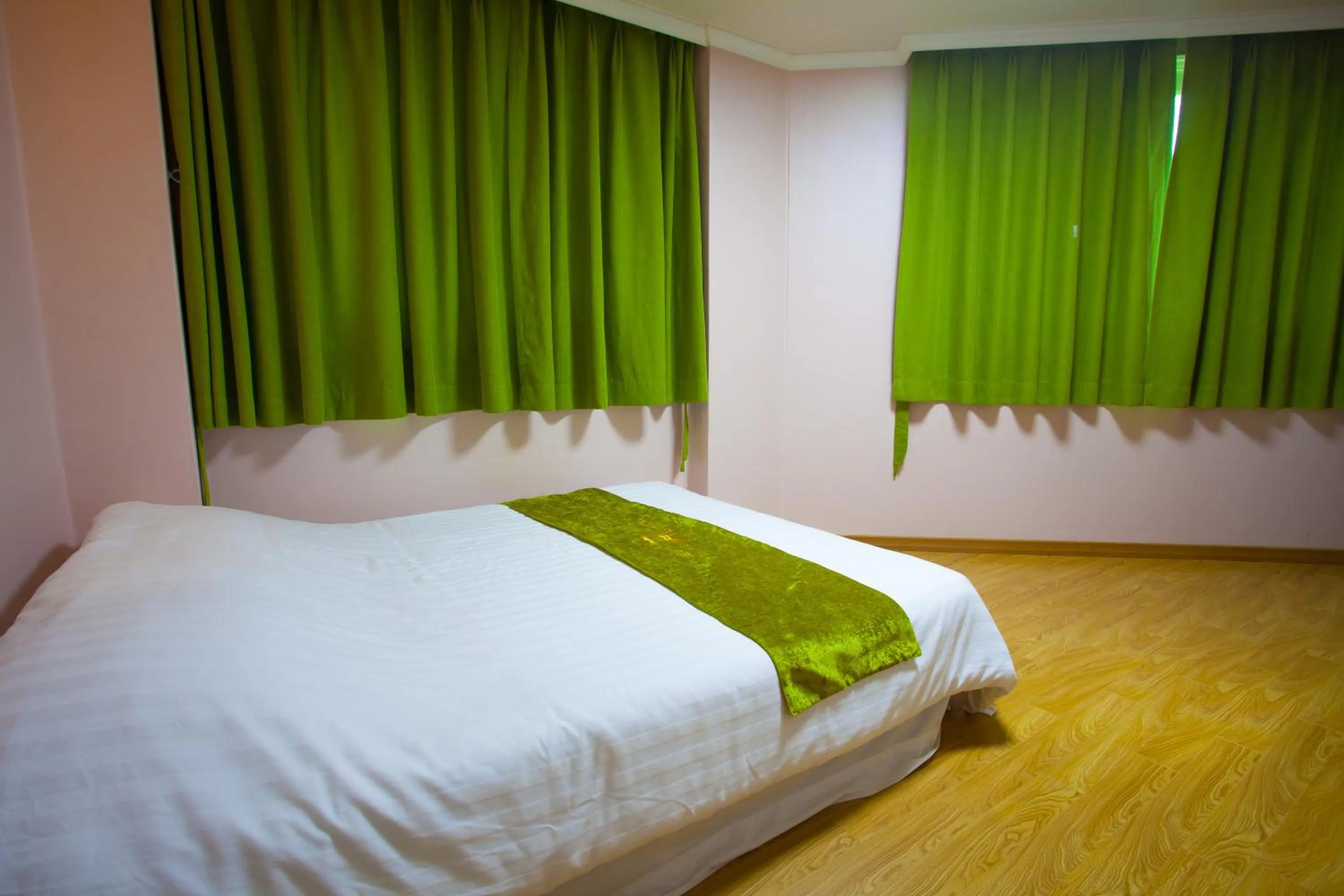 Bed in Jeju R Hotel & Guesthouse