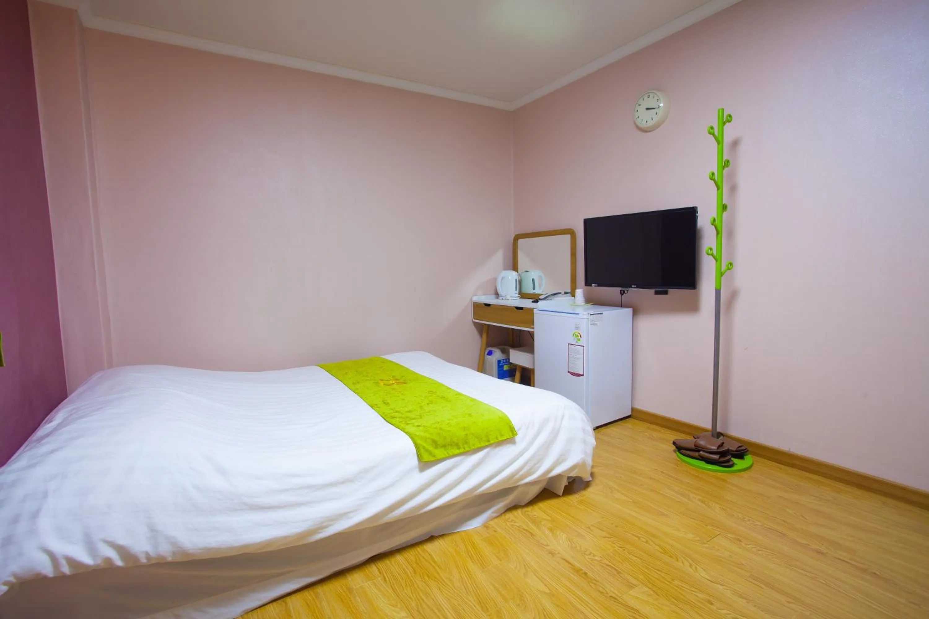 Bed in Jeju R Hotel & Guesthouse