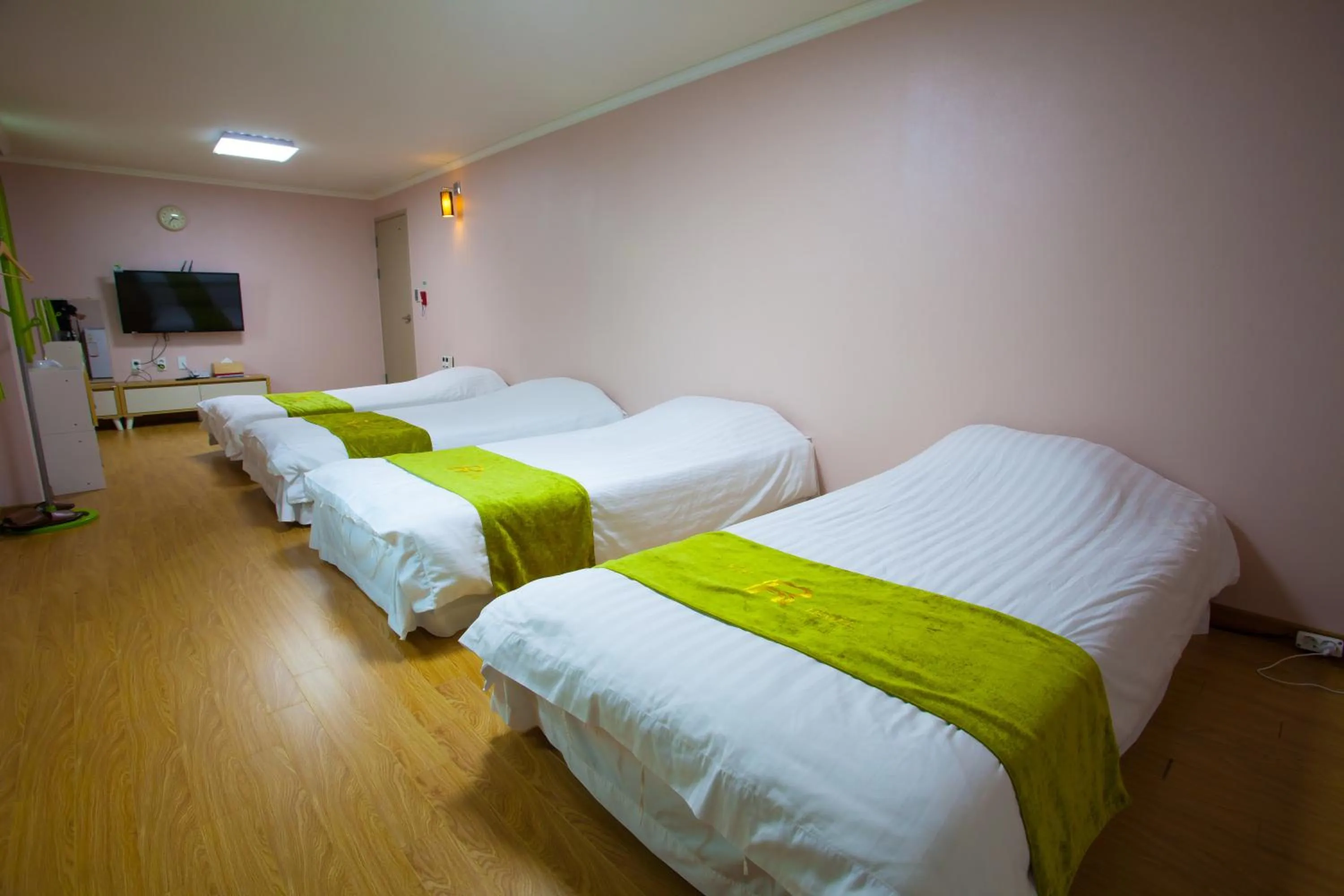 Photo of the whole room, Bed in Jeju R Hotel & Guesthouse