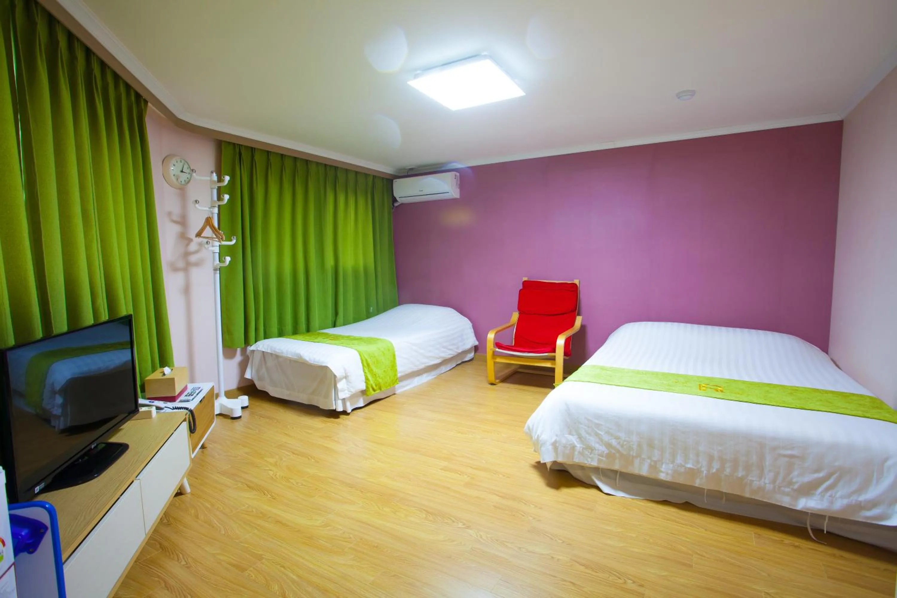 Photo of the whole room, Bed in Jeju R Hotel & Guesthouse