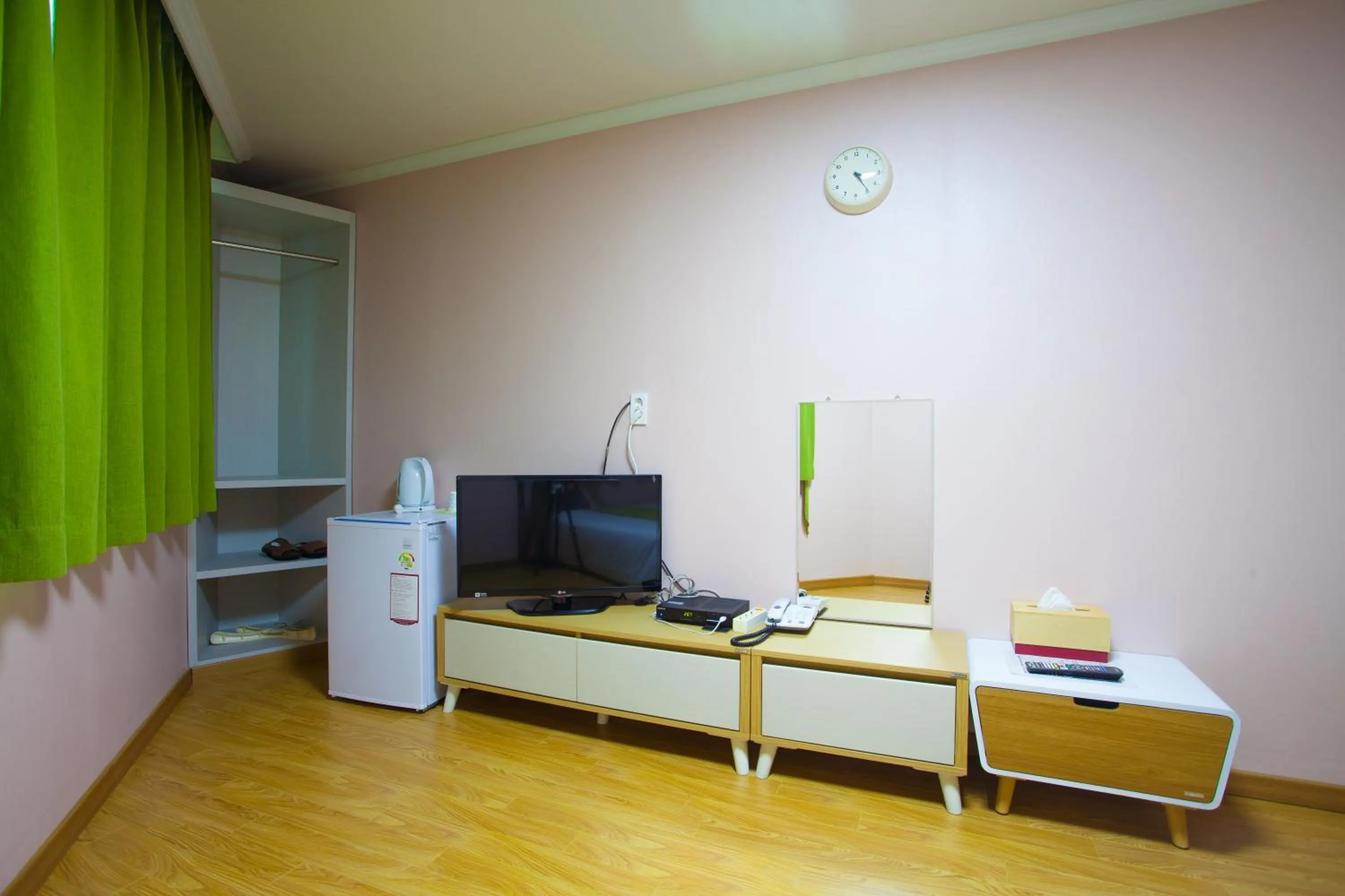 Decorative detail in Jeju R Hotel & Guesthouse