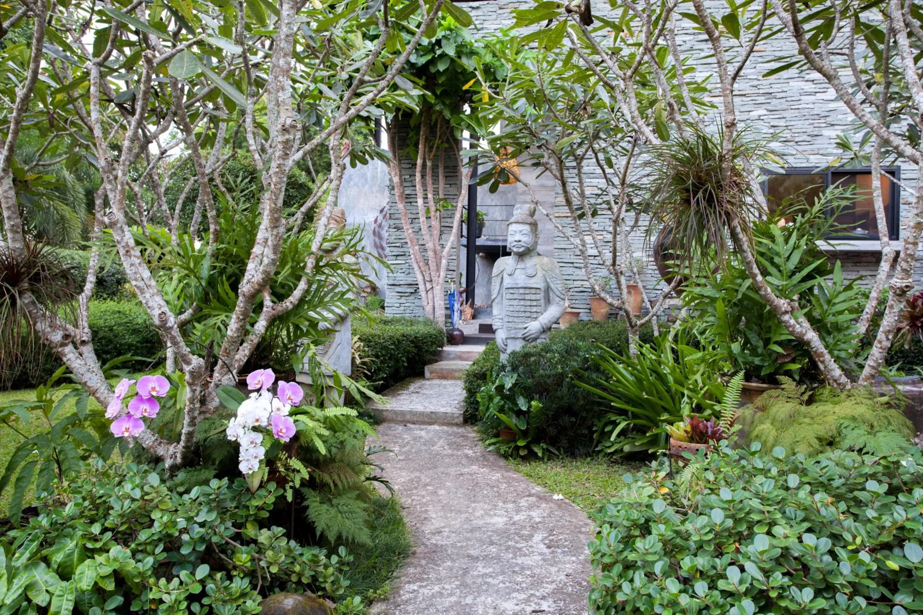 Garden in Mae Nai Gardens