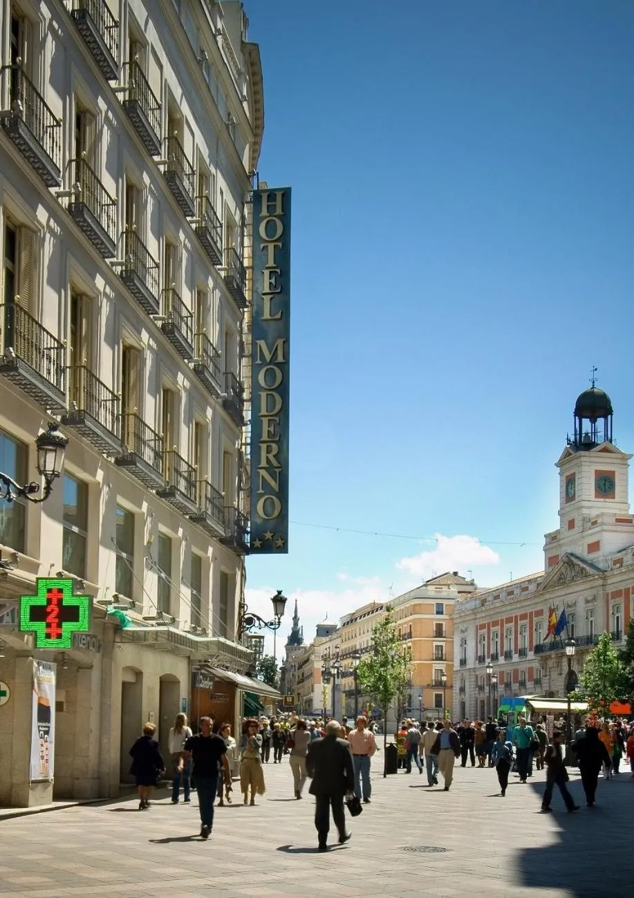 Facade/entrance in Hotel Moderno Puerta del Sol