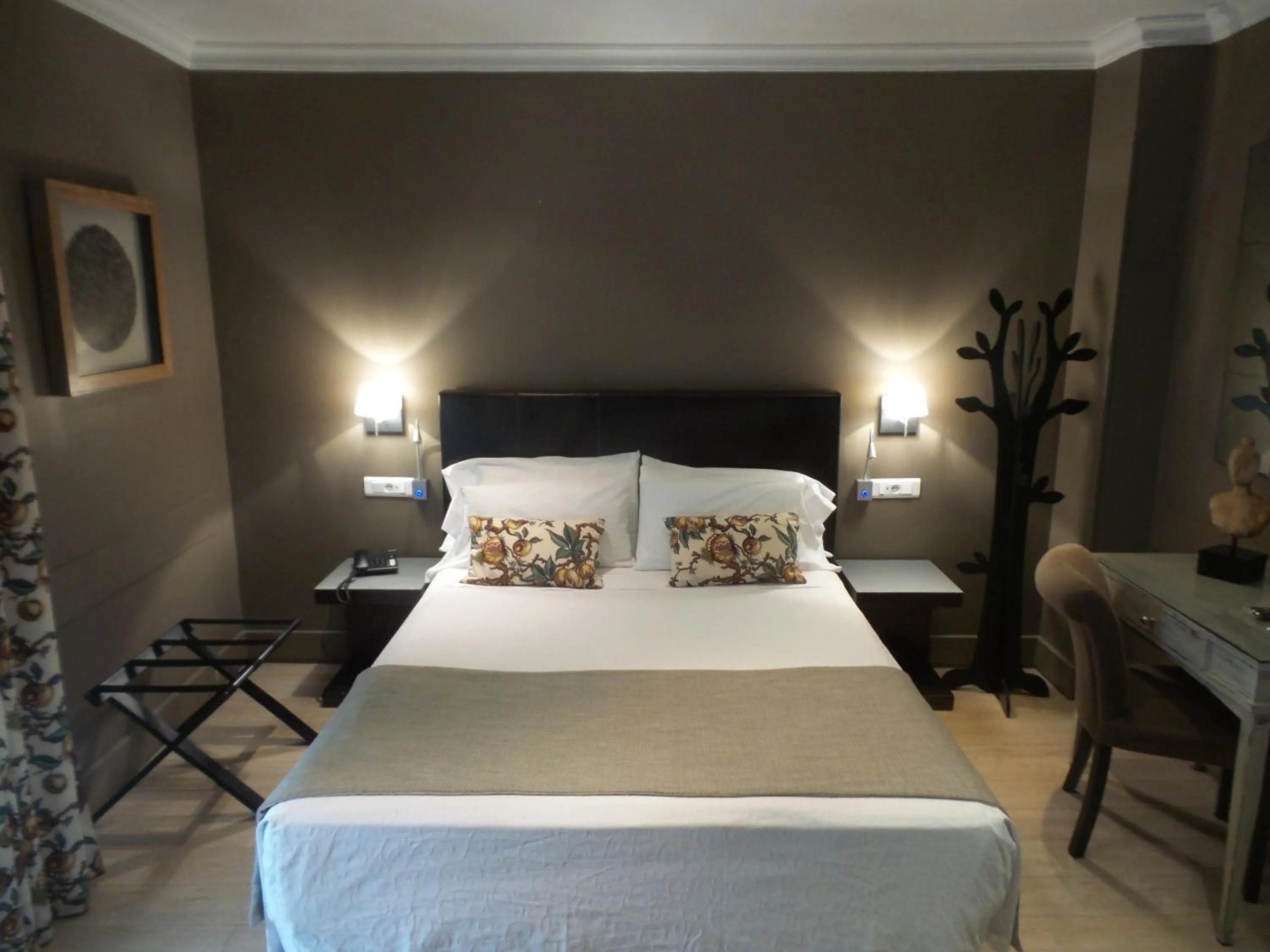 Bedroom, Bed in Hotel Moderno Puerta del Sol