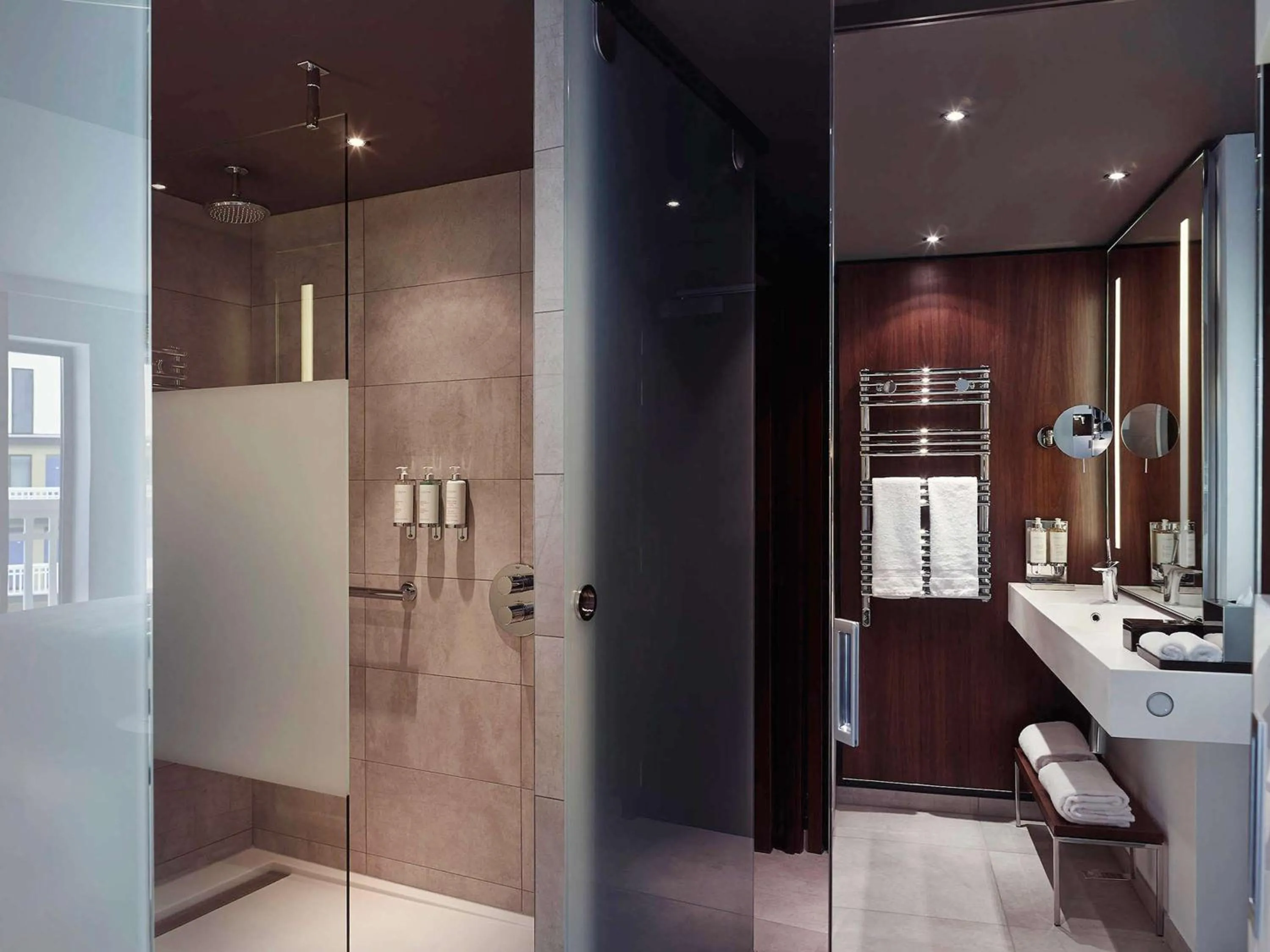 Bathroom in Molitor Hotel & Spa Paris - MGallery Collection