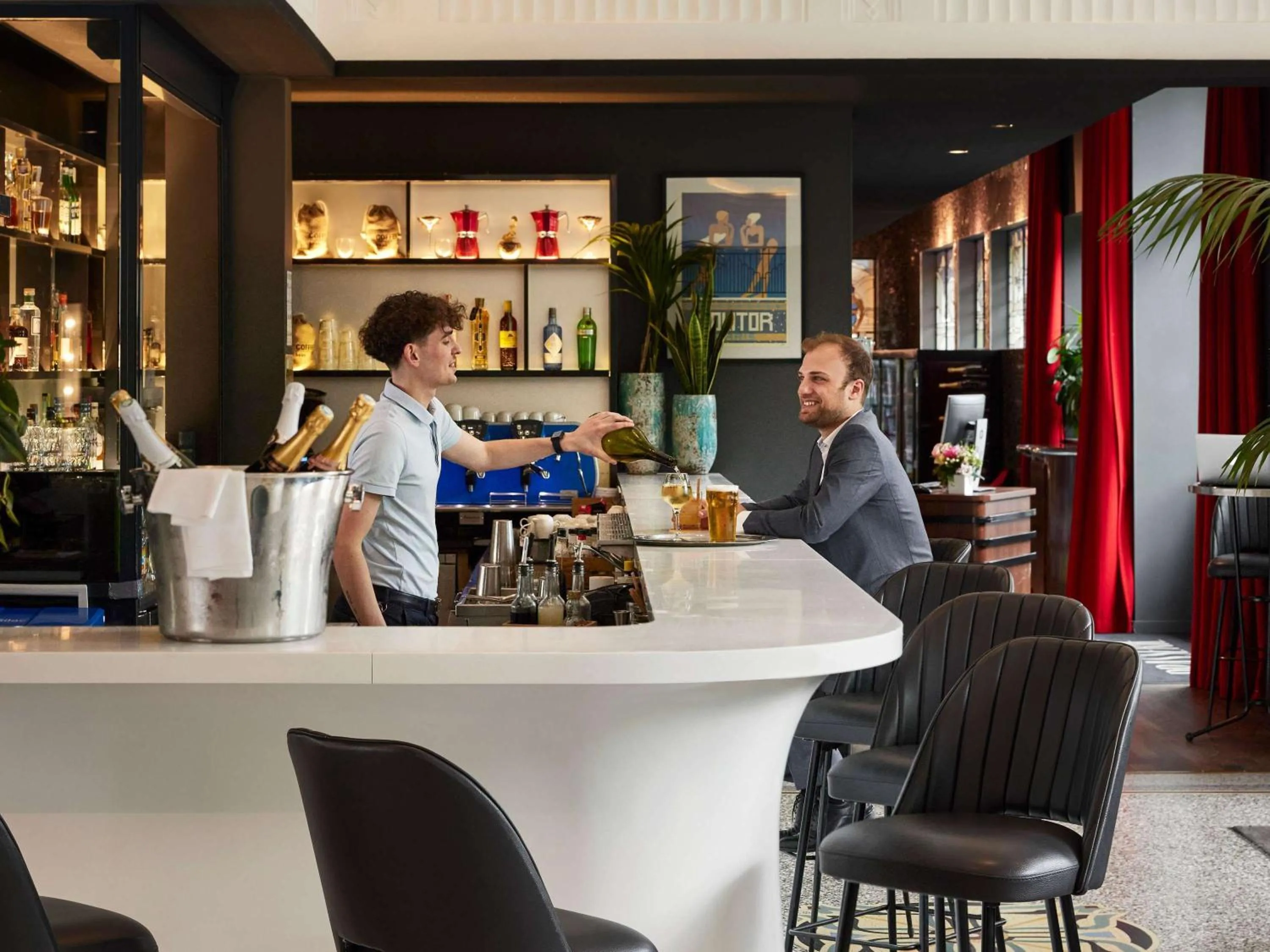 Restaurant/places to eat in Molitor Hotel & Spa Paris - MGallery Collection