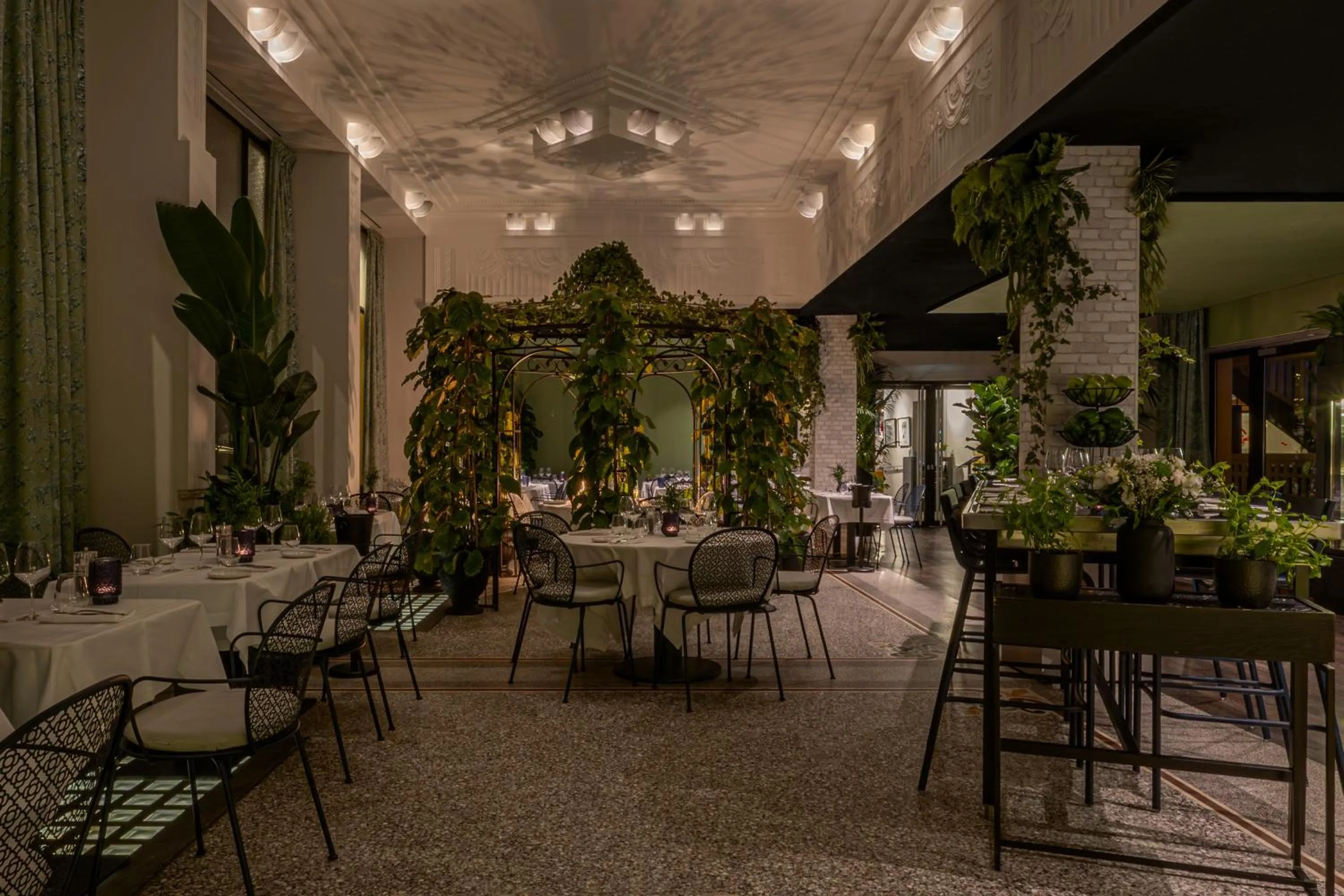 Restaurant/places to eat in Molitor Hotel & Spa Paris - MGallery Collection