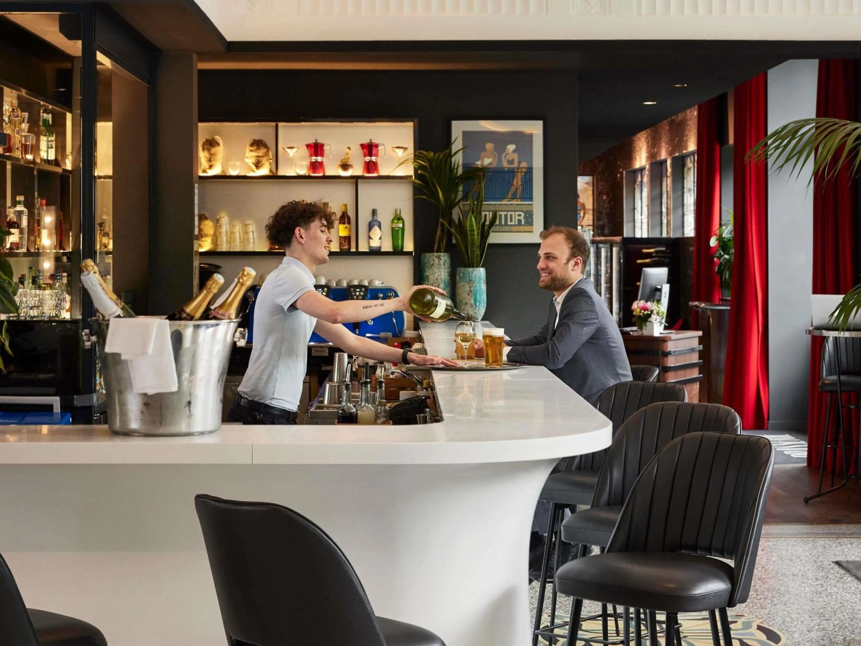 Lounge or bar in Molitor Hotel & Spa Paris - MGallery Collection