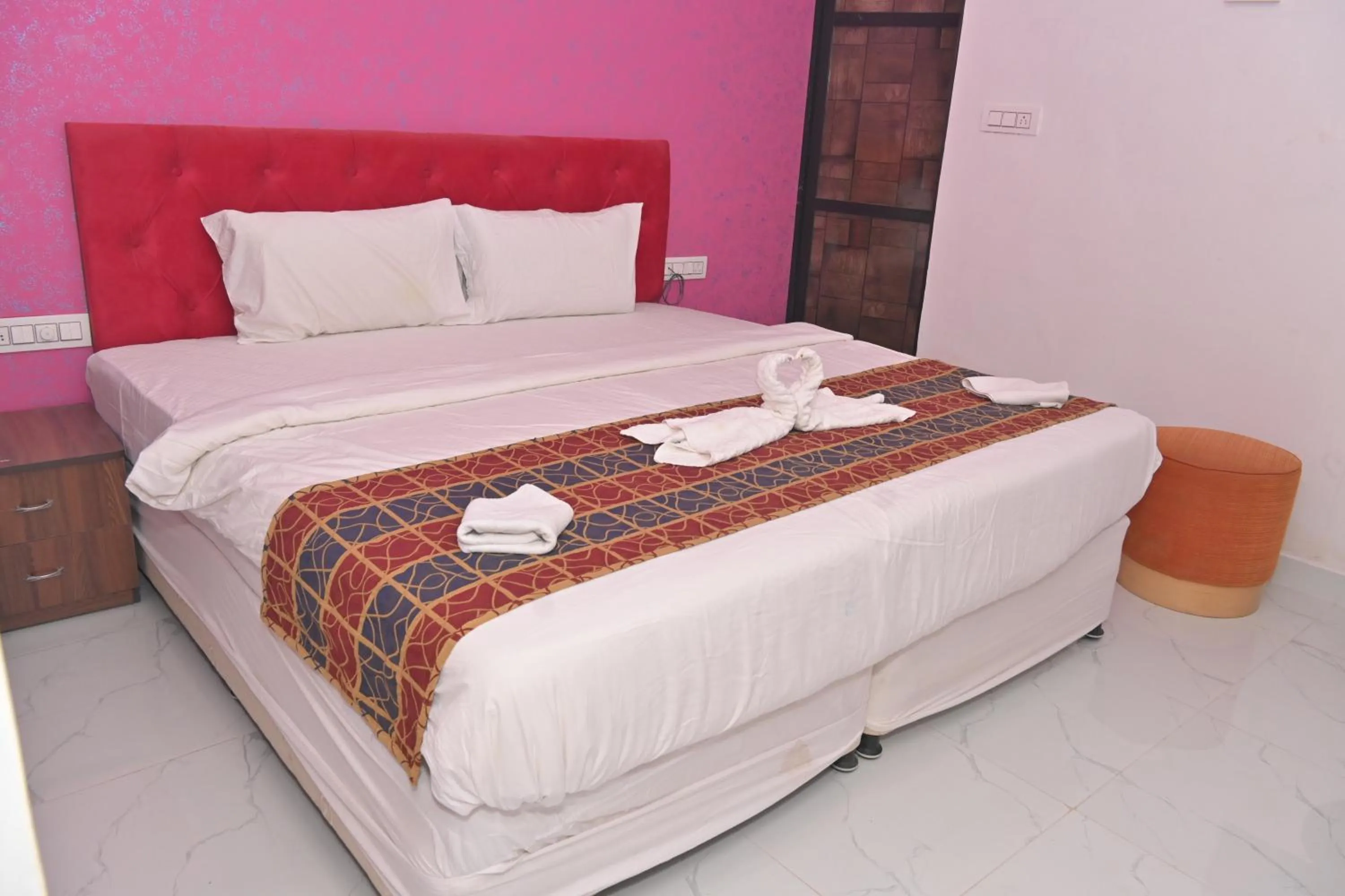 Bed in Hotel Apni Haveli