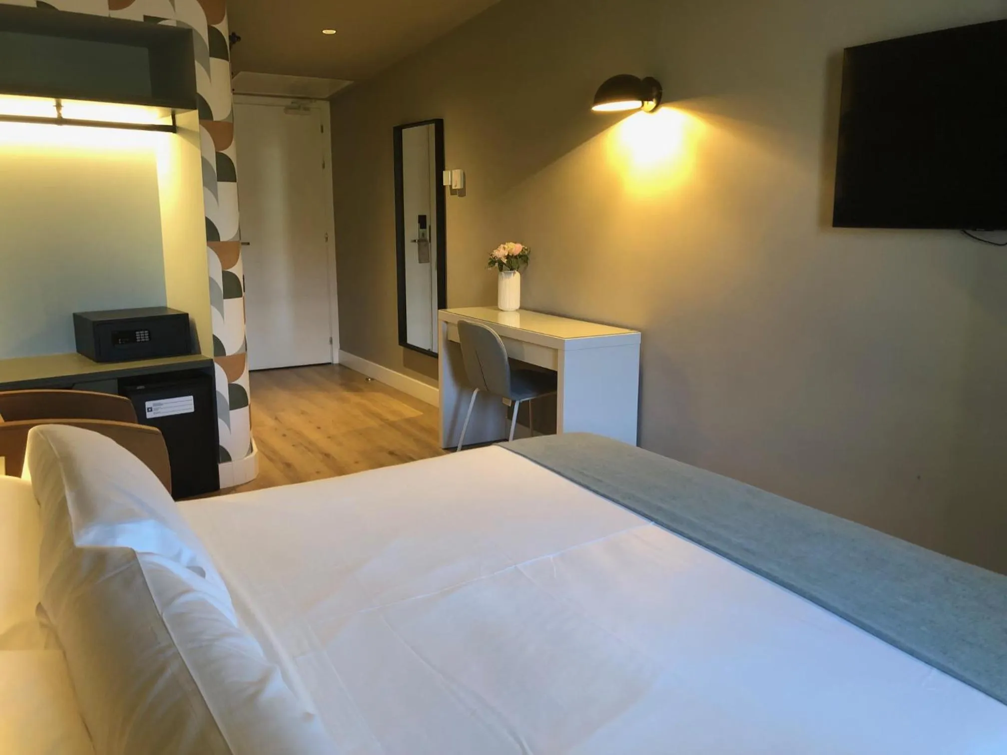 Photo of the whole room, Bed in Nuria