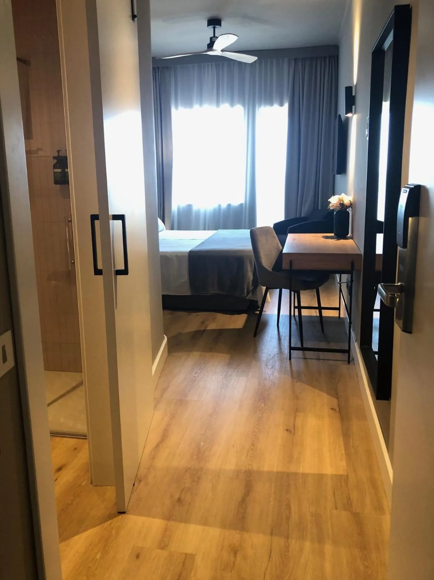 Photo of the whole room, Bed in Nuria