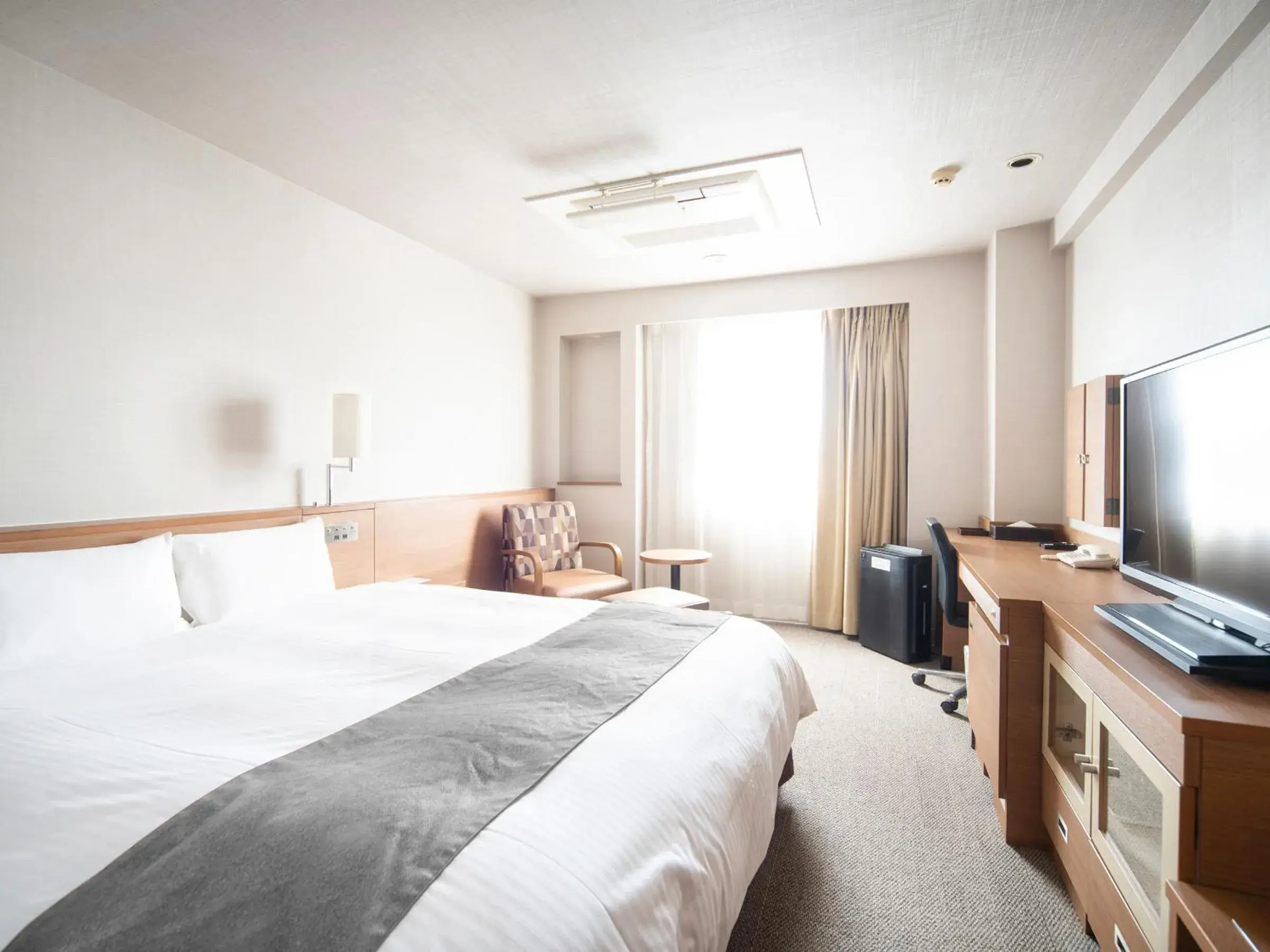 Deluxe Double Room with Castle View (8th-10th Floor) - single occupancy - Non-Smoking in Vessel Inn Fukuyama Station Deluxe Double Room with Castle View (8th-10th Floor) - single occupancy - Non-Smoking in Vessel Inn Fukuyama Station