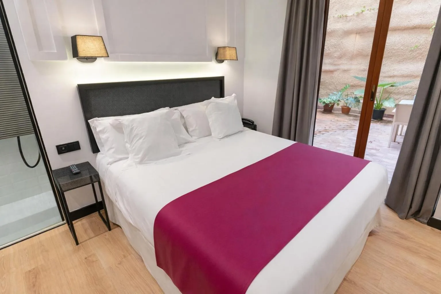 Photo of the whole room, Bed in Hotel Boutique Puerta de las Granadas