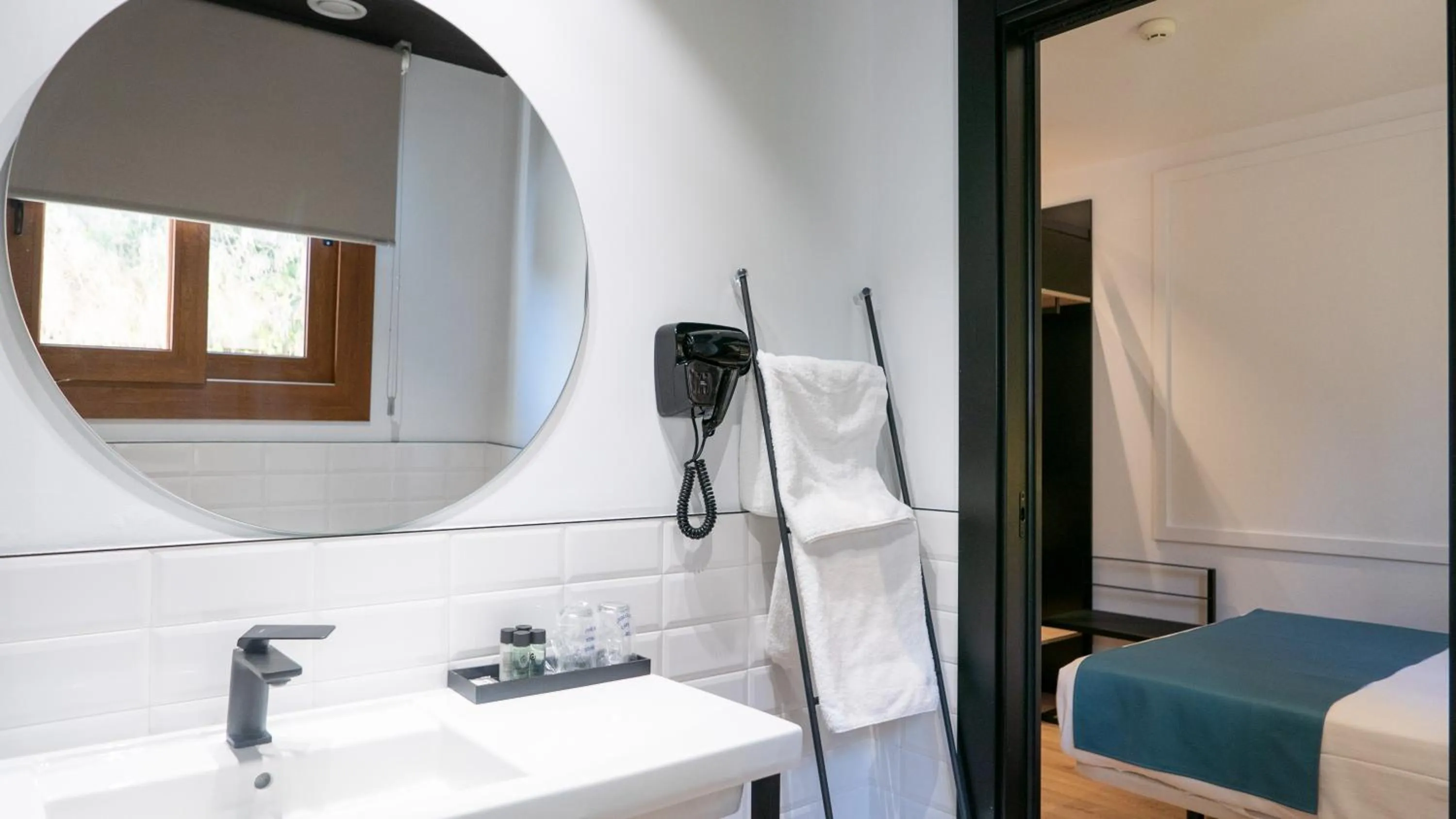 Bathroom, Bed in Hotel Boutique Puerta de las Granadas