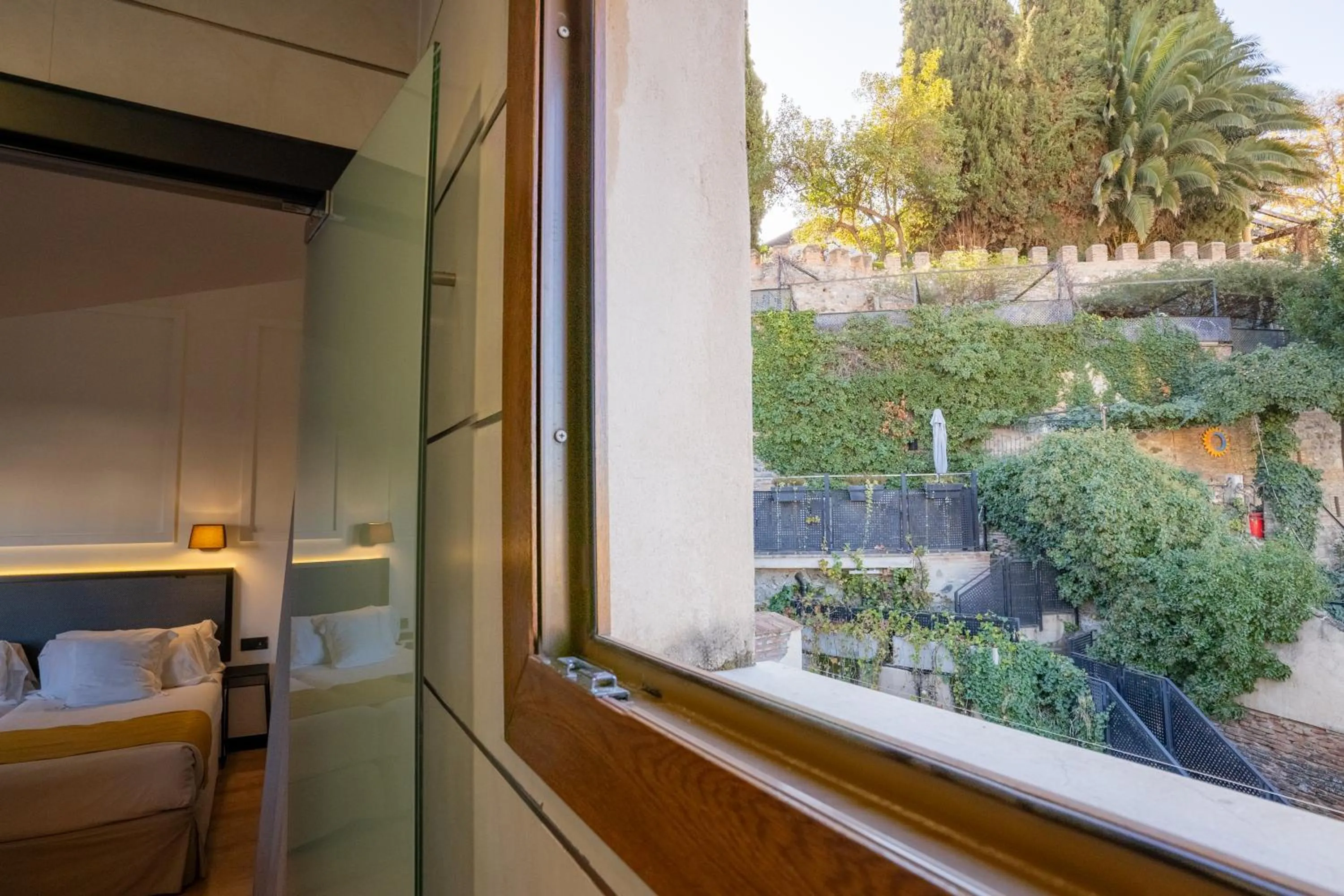 TV and multimedia, Bed in Hotel Boutique Puerta de las Granadas