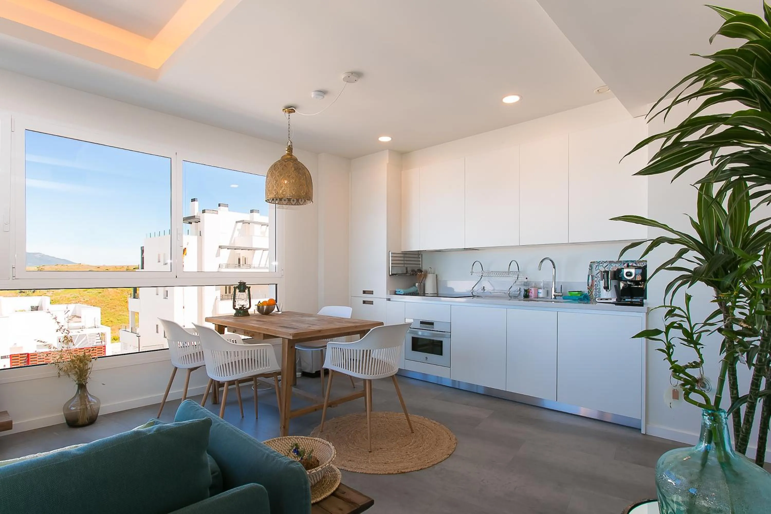 Sea Breeze, large apartment with workspaces & a great view