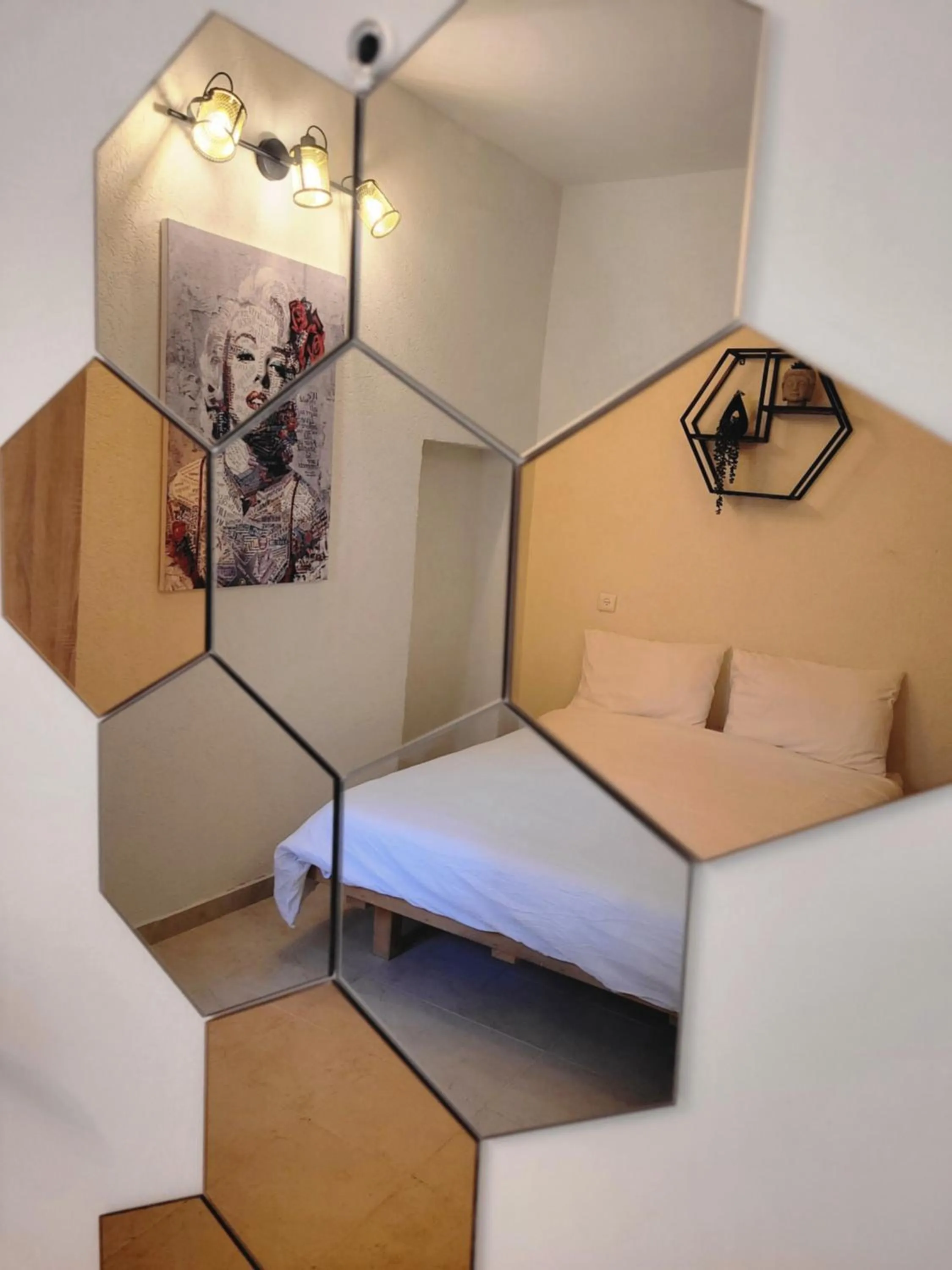 Bed in Maya Guest House - German Colony & Baháí Gardens, Haifa