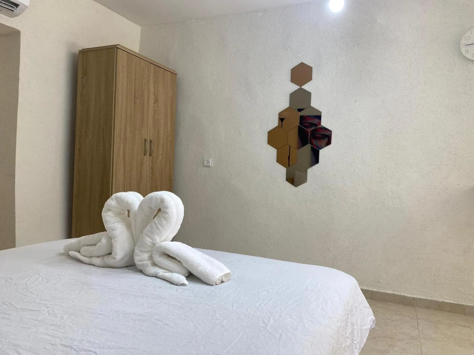 Bedroom, Bed in Maya Guest House - German Colony & Baháí Gardens, Haifa