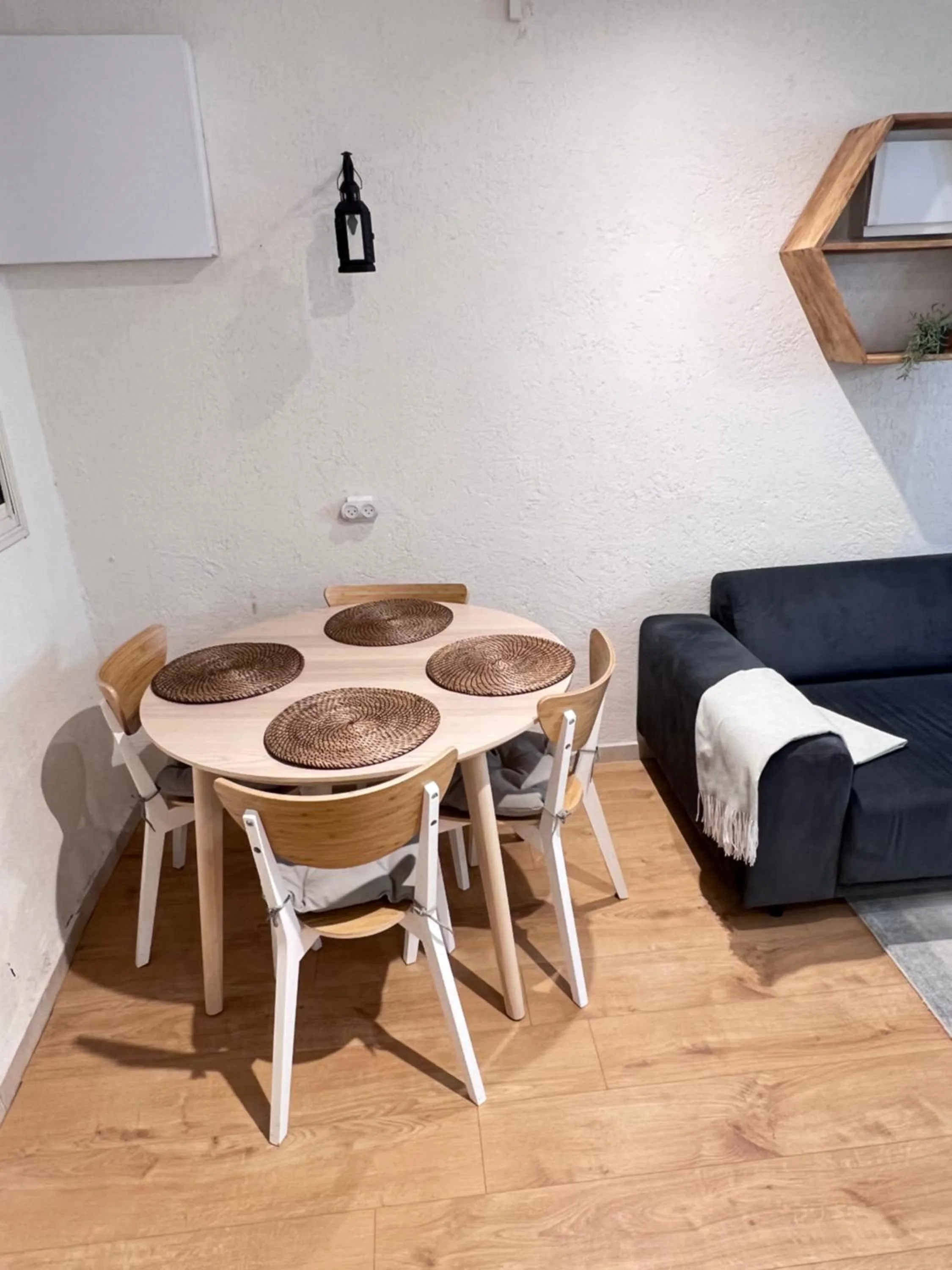 Dining area in Maya Guest House - German Colony & Baháí Gardens, Haifa