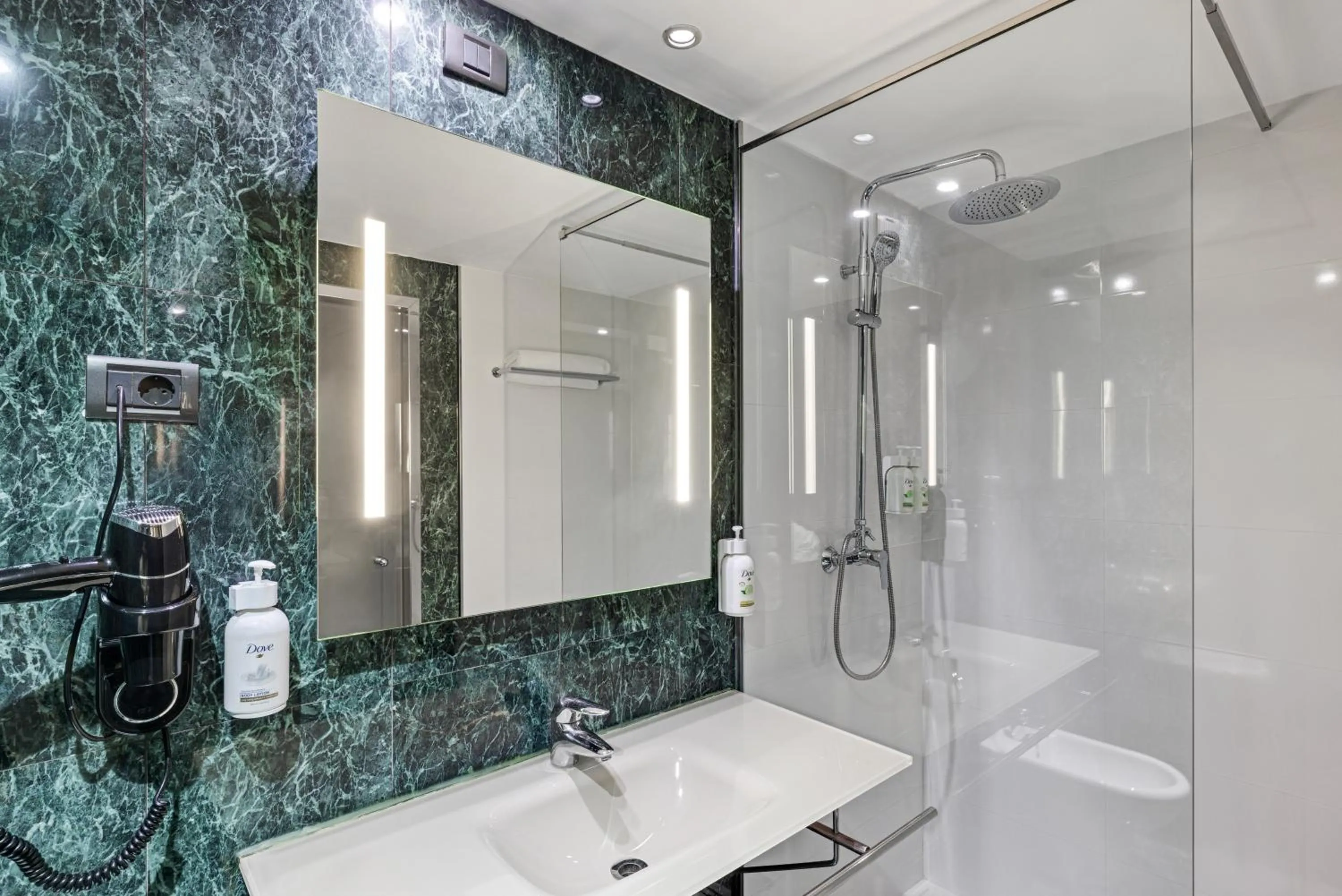 B&B HOTEL Granada Estación